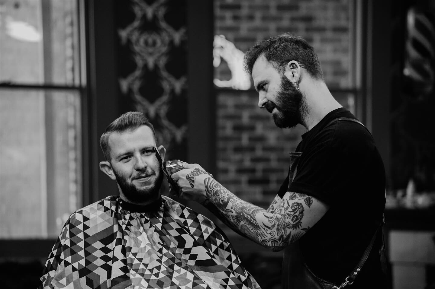 Why do the girls get all the pampering on their wedding day. 
.
.
.
.
.
.
.
.
.
.
.
.
#kingswaybarbershop #boysgettingready #launcestonweddingphotographer #burnieweddingphotographer #devonportweddingphotographer #tasmaniaweddingphotographer #tasmania