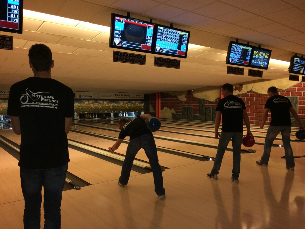 WEIHNACHTSBOWLING DER NEUSEENLÄNDER