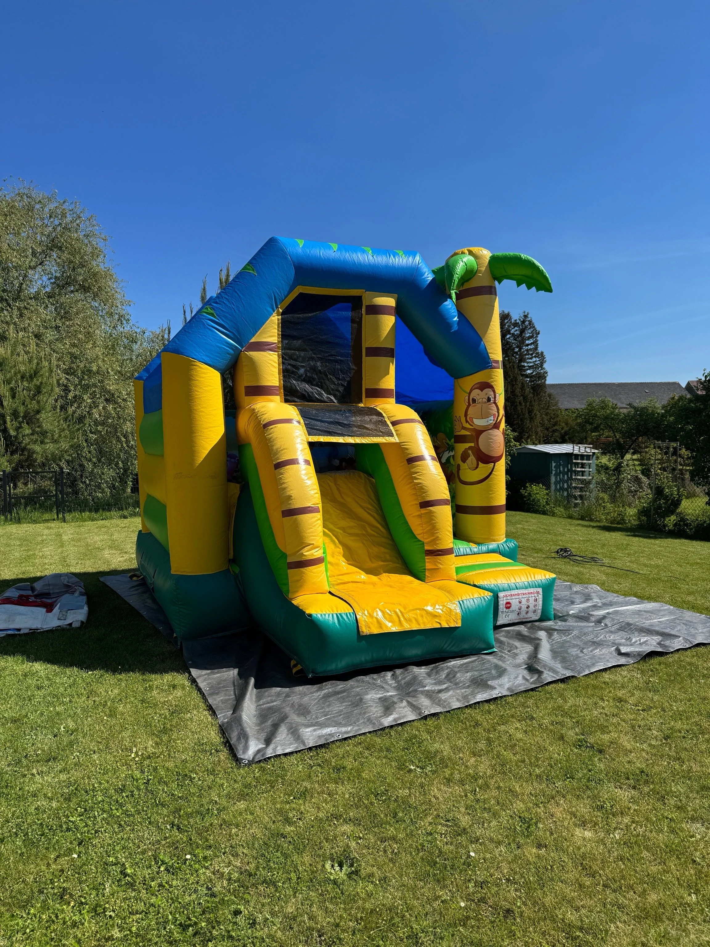 Am Pfingstwochenende ist unsere Ersatzh&uuml;pfburg &bdquo;Jungle&ldquo; im Einsatz 

🗓️ 23. - 24.05.2026
📌 Parthenstein / OT Grethen
📍 Geburtstagsfeier 

#huepfburg #huepfburgenverleih #mfnsl