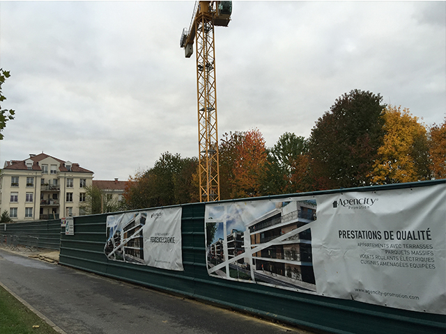 INSTALLATION DES BÂCHES PUBLICITAIRES