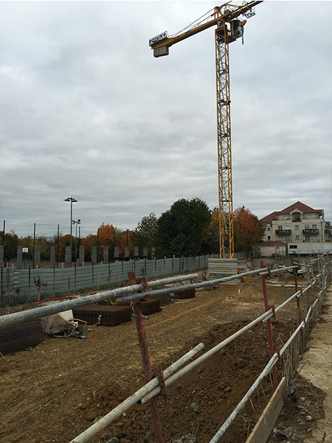 MONTAGE DES 2 GRUES POUR LA CONSTRUCTION DE NOS 4 BÂTIMENTS.