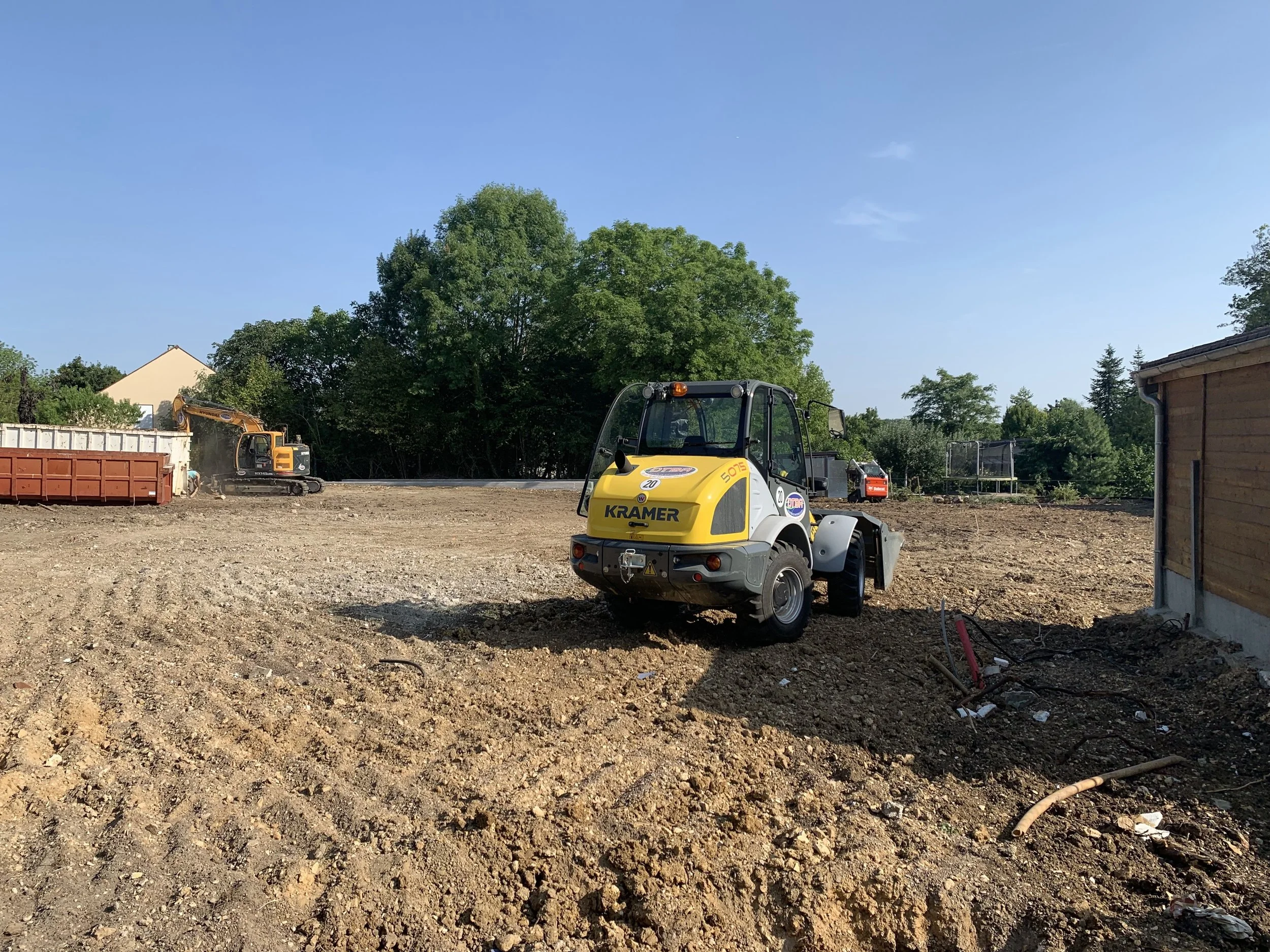 démolition terminée terrassement en cours