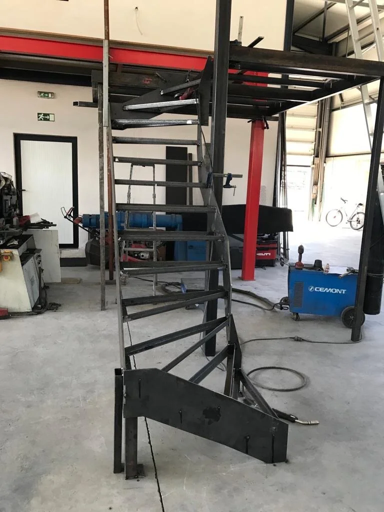 Prototype des escaliers métalliques pour les appartements rooftop 