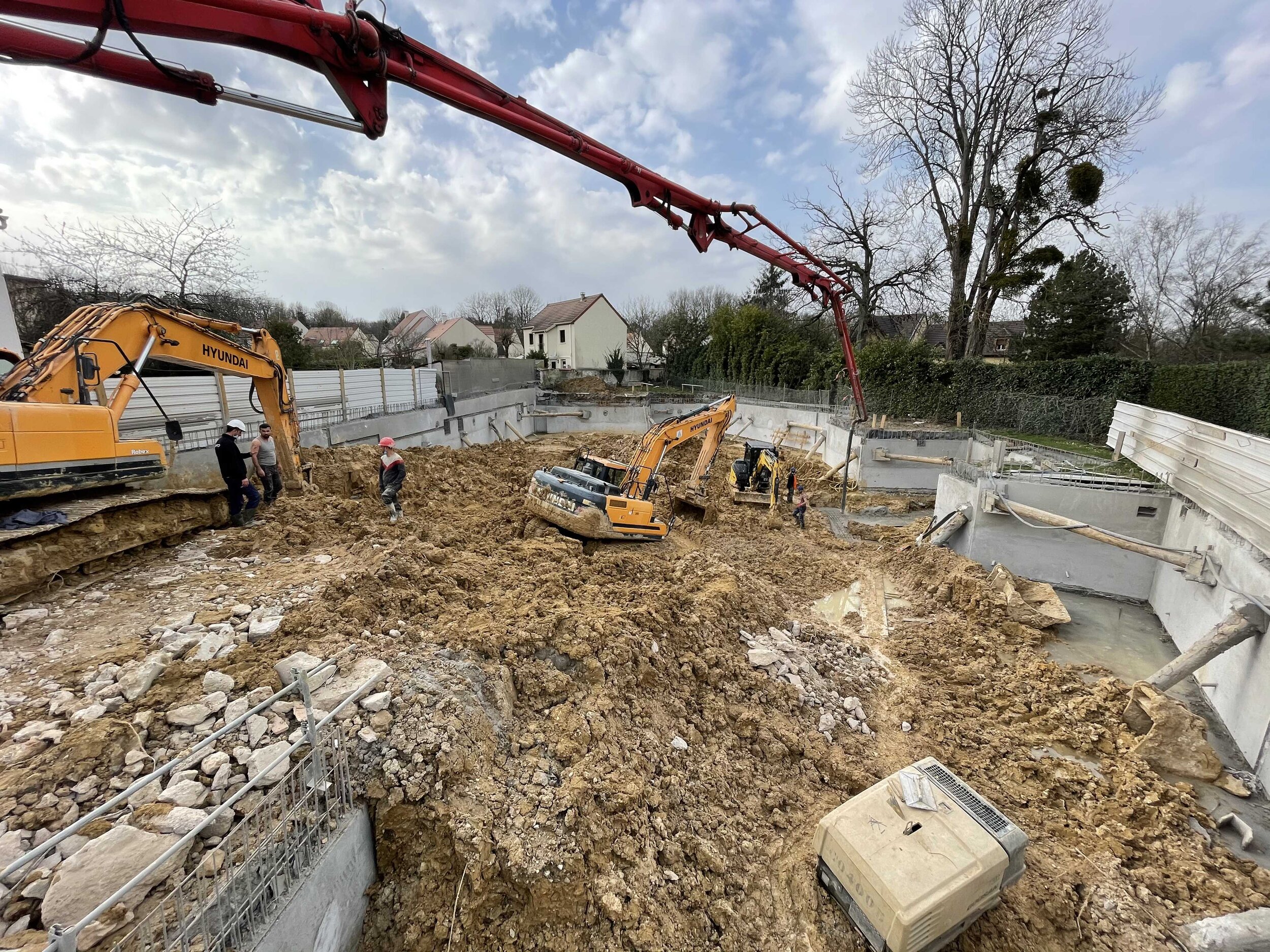 Coulage des fondations pour la grue