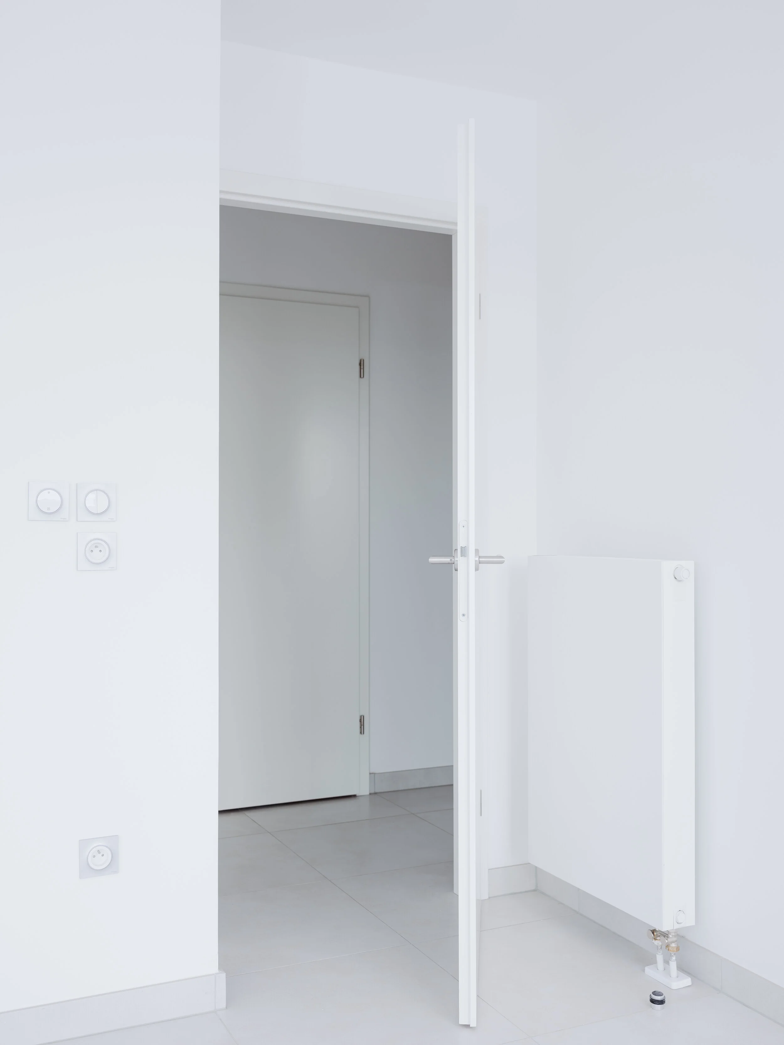 Porte finie usine avec joint isophonique