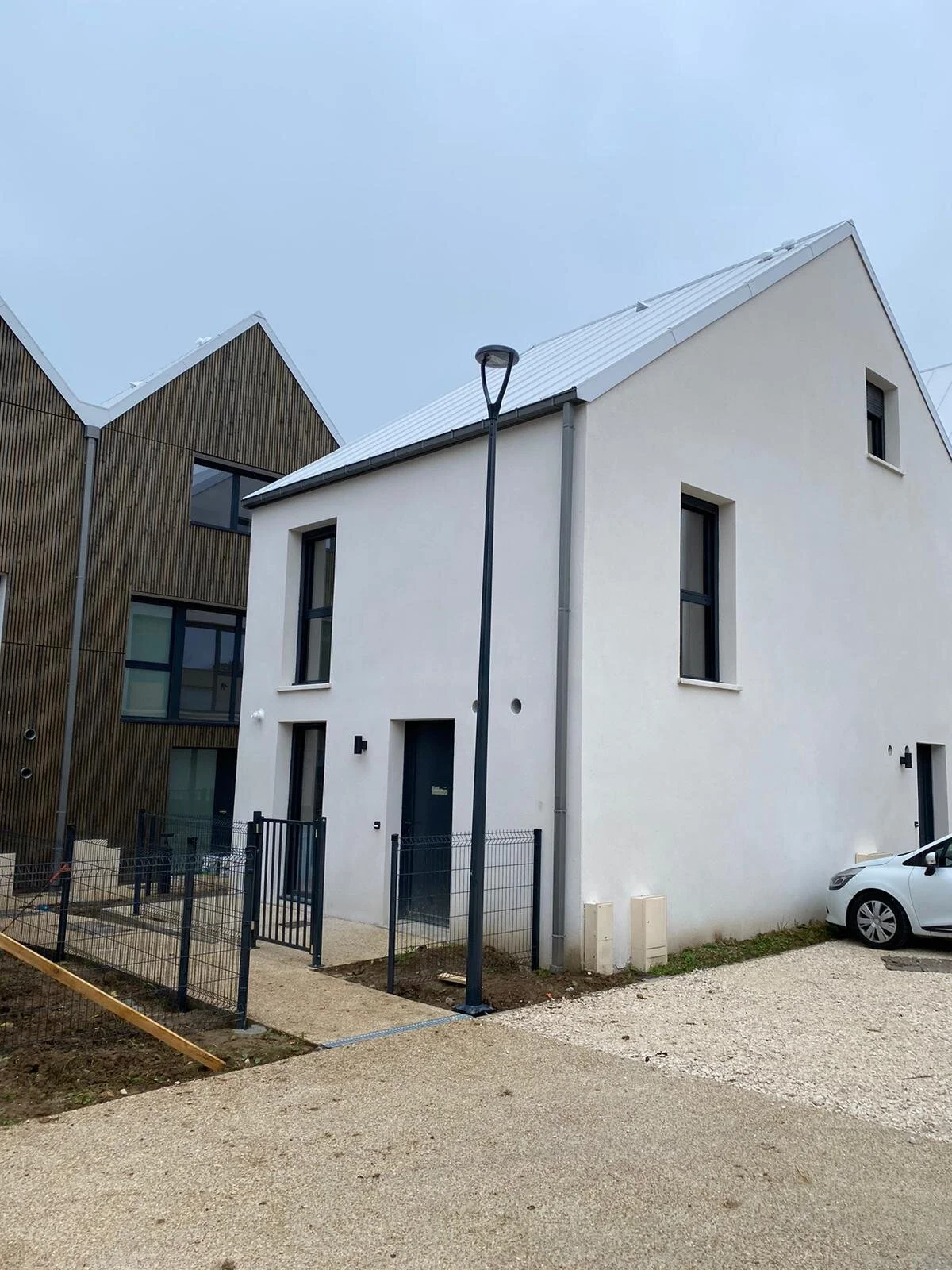 Pose des éclairages extérieurs