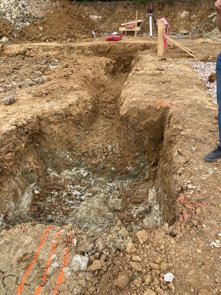 Ouverture des fouilles avant coulage des fondations