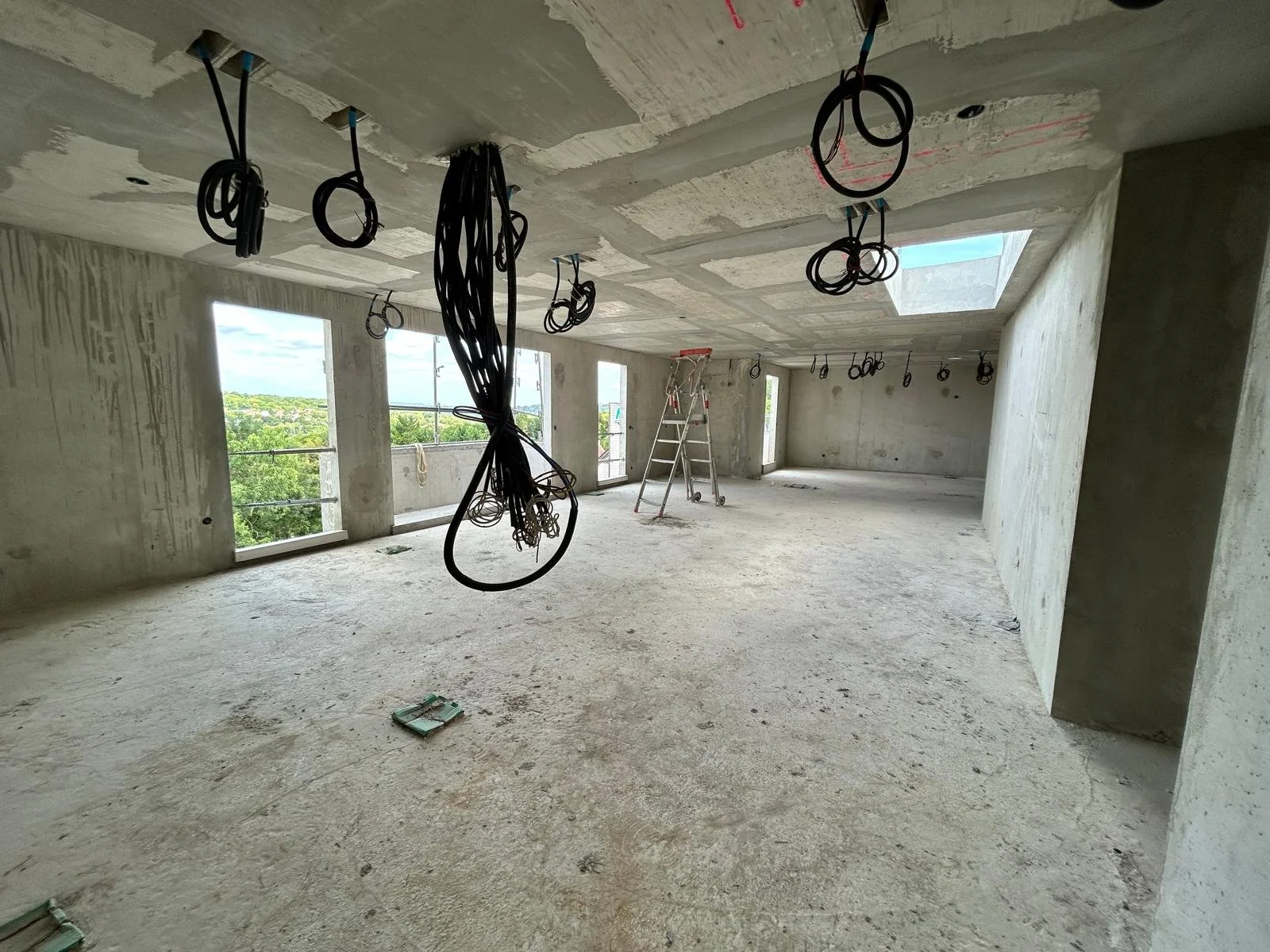 Aperçu intérieur logement avec accès rooftop