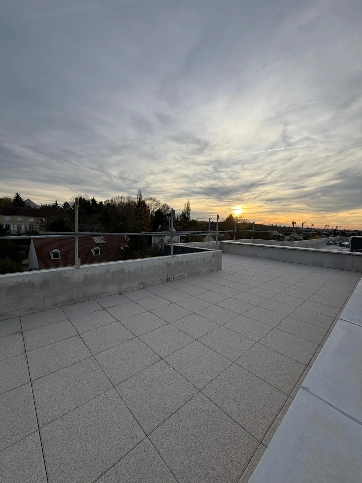 Pose des dalles sur plot des rooftops