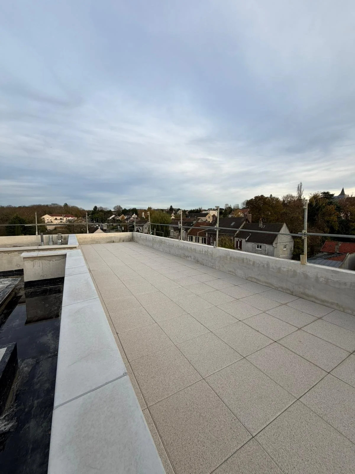 Pose des dalles sur plot des rooftops