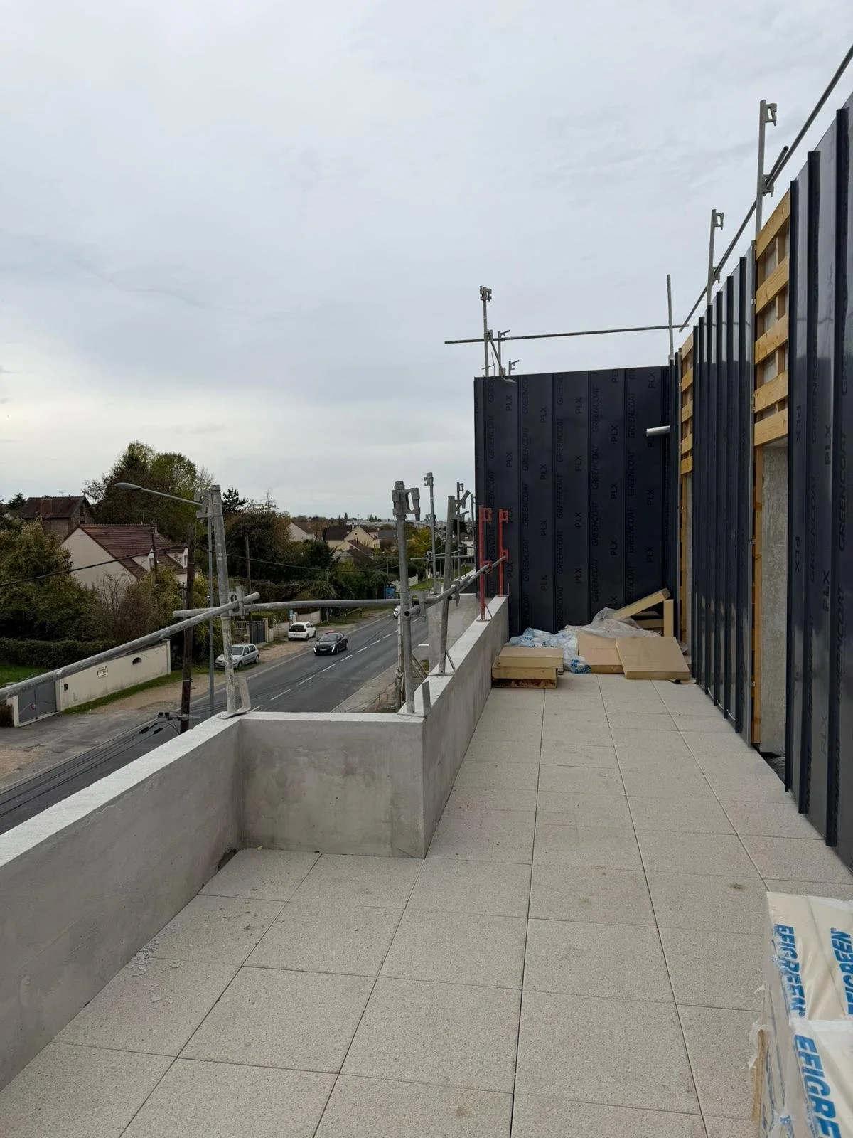 Pose du bardage en cours