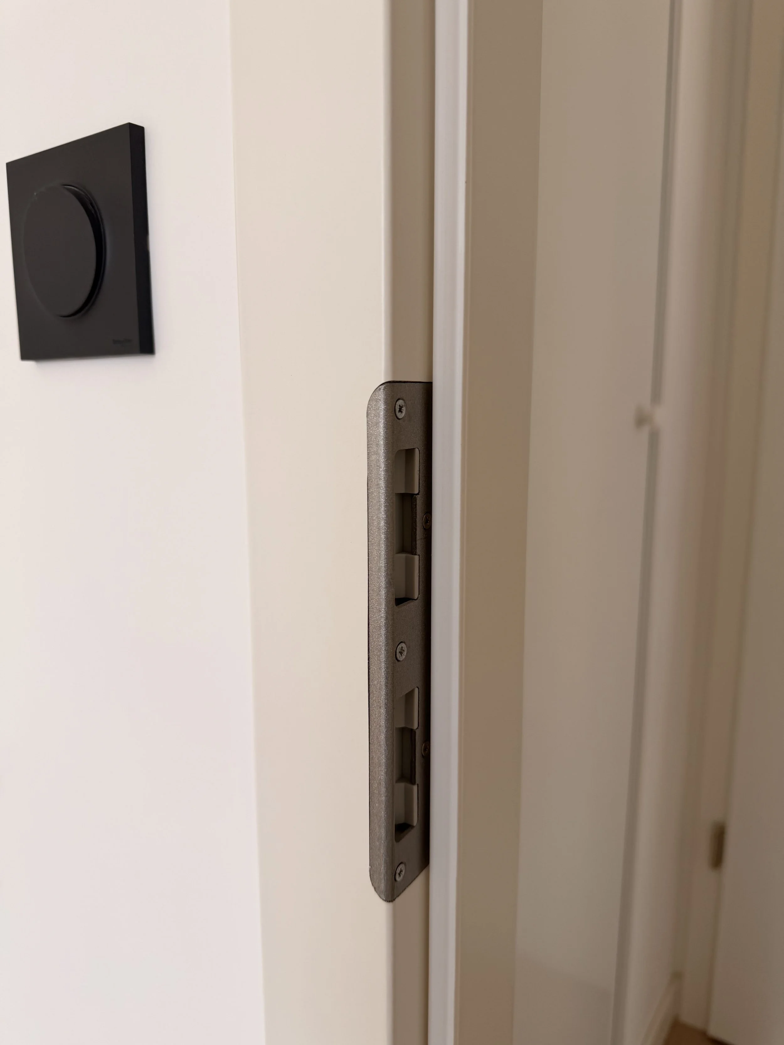 Joint isophonique des portes de distribution