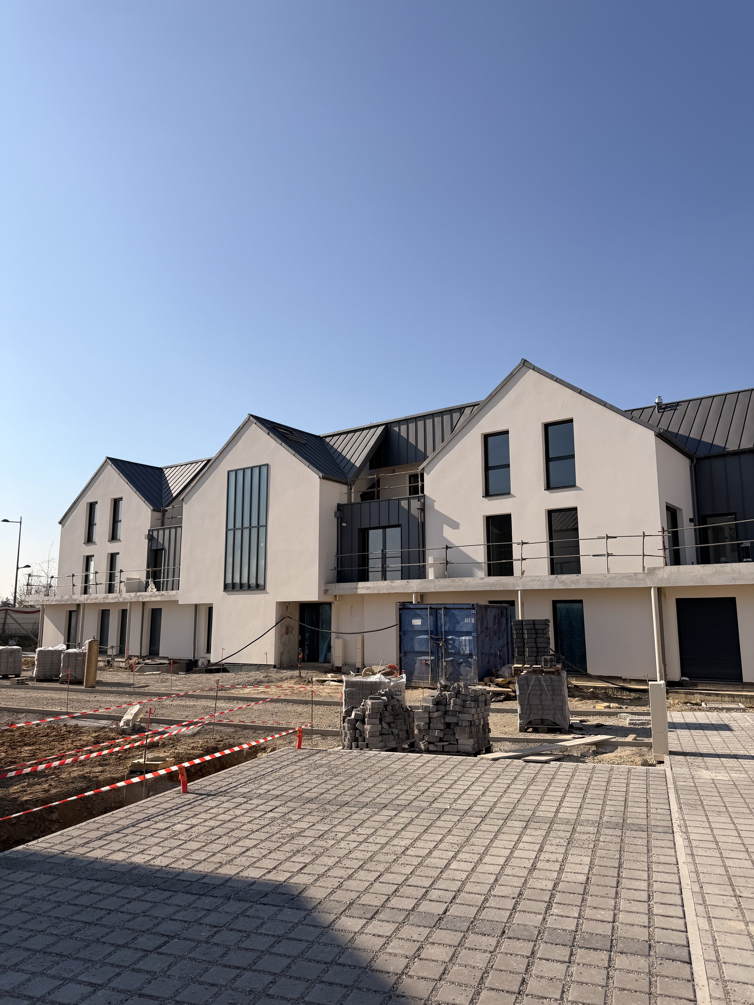 Pose des pavés de la voirie extérieure