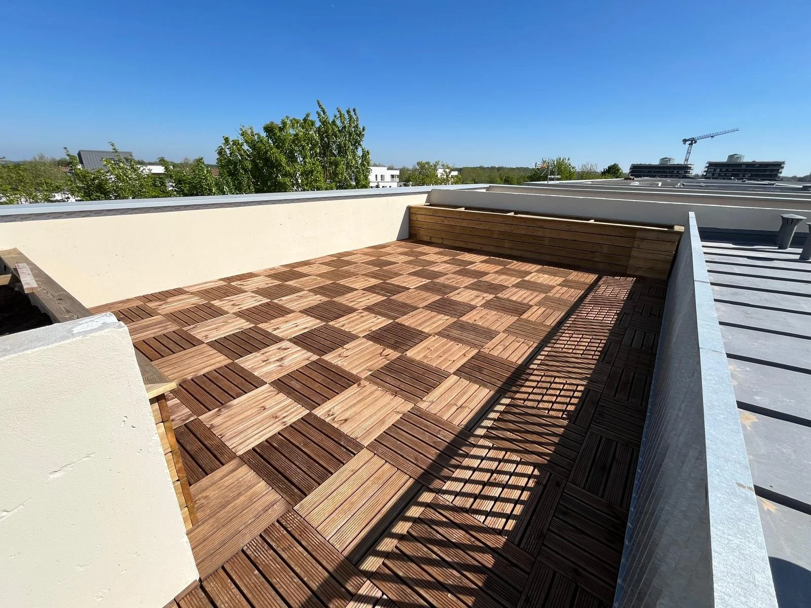 Pose des dalles sur plot en bois