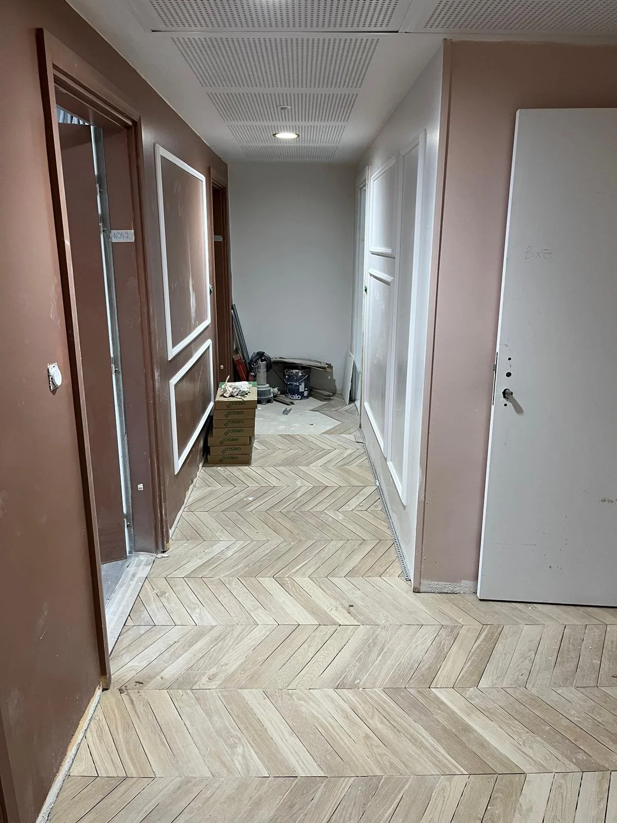 Pose du carrelage dans les parties communes