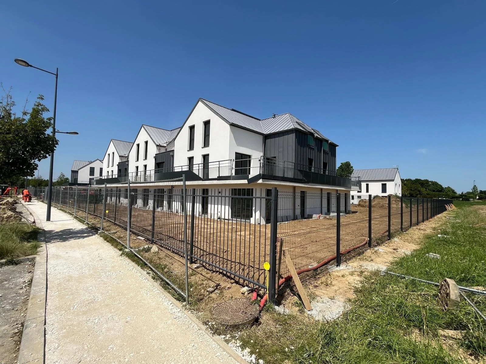 Pose des clotures extérieures