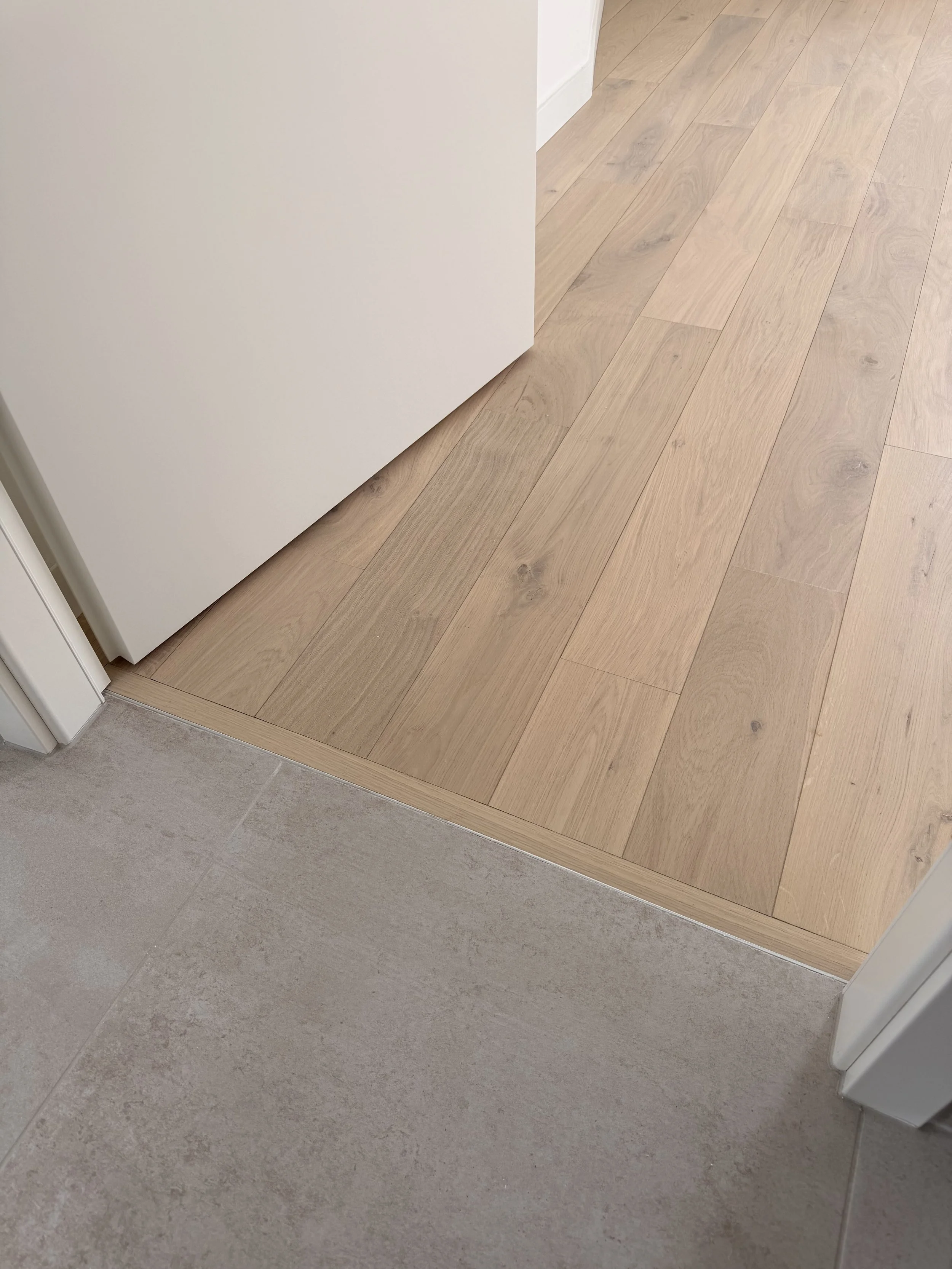 Cornière alu entre carrelage et parquet