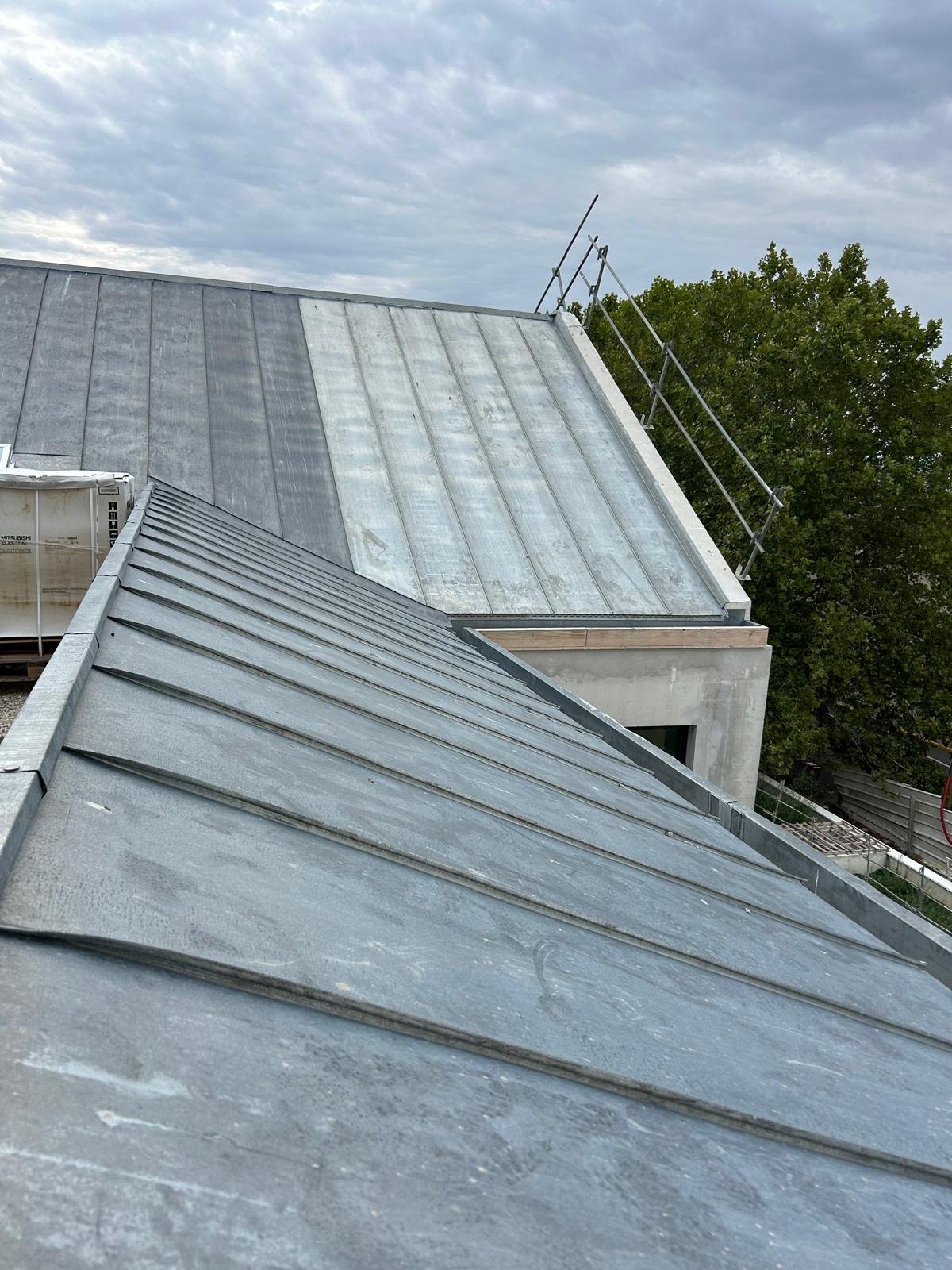Réalisation des cheneaux en zinc