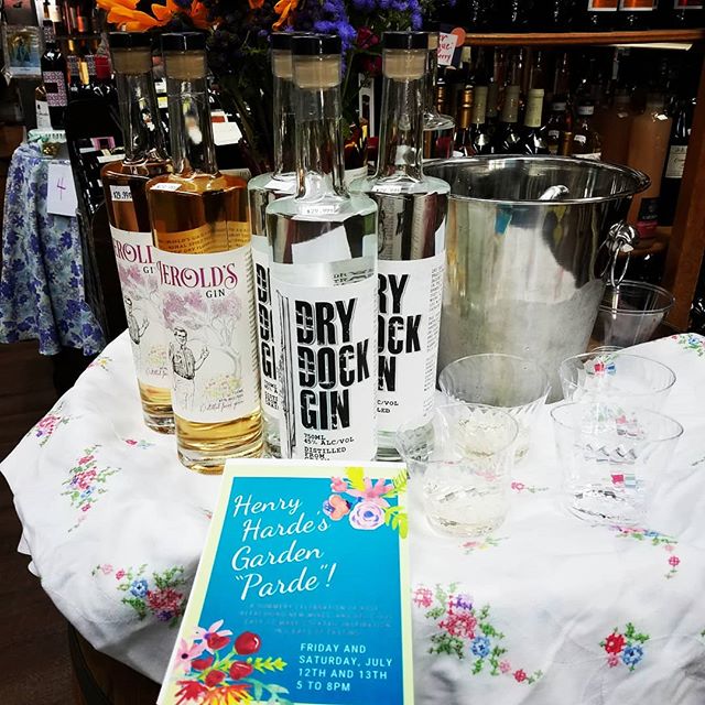 Beat the heat and stock up for summer cocktails ar Henry Harde's Garden Parde in Bay Ridge ar 9314 3rd Ave! We tasting gin and tonics with Dry Dock and Jerold's and you can also taste a lovely variety of summer wines!

#localspirits #localgin #localb