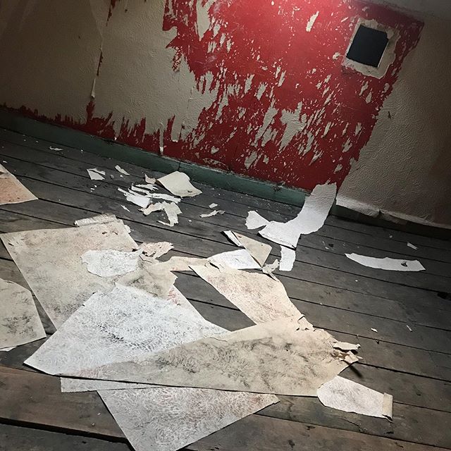 Markings of time as a friend opens a secret door... I wonder about the people who once lived here, and what remains, and how time jotted down this abstract painting on the wall ... #londontimelapse #installationart #abandonedplaces #photographersofin