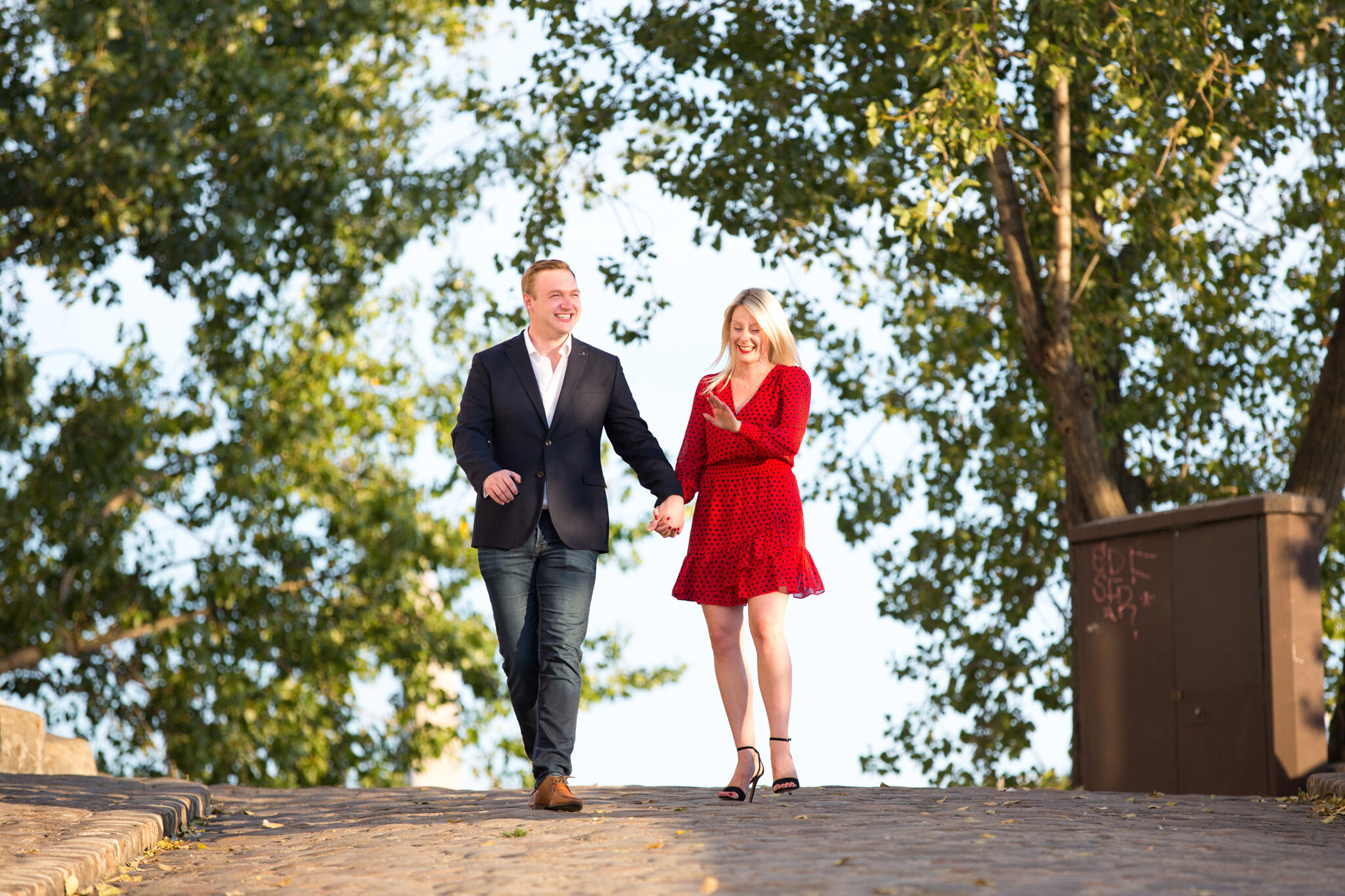  newly-engaged-couple-stroll-quais 