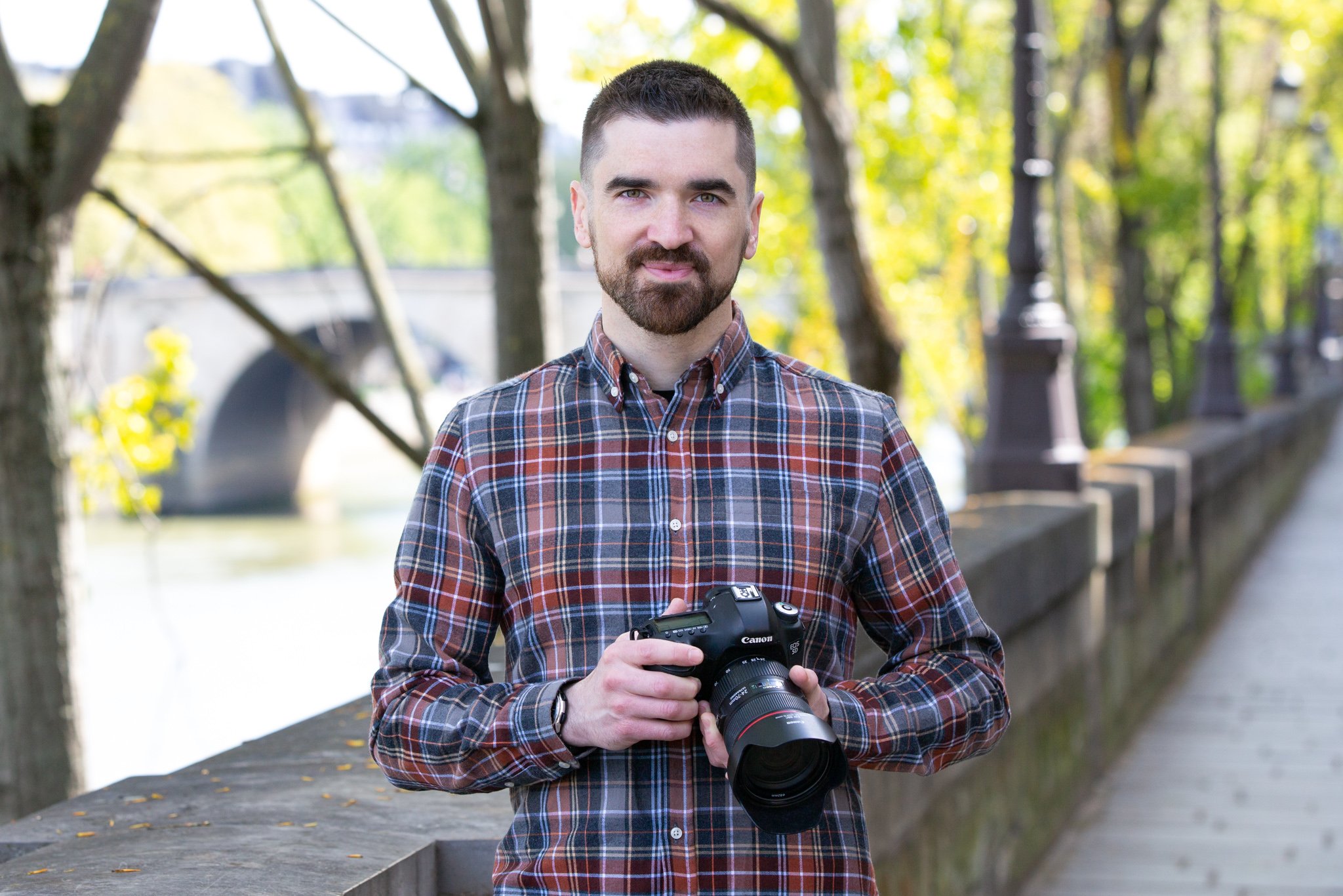  headshot-of-paris-photographer 