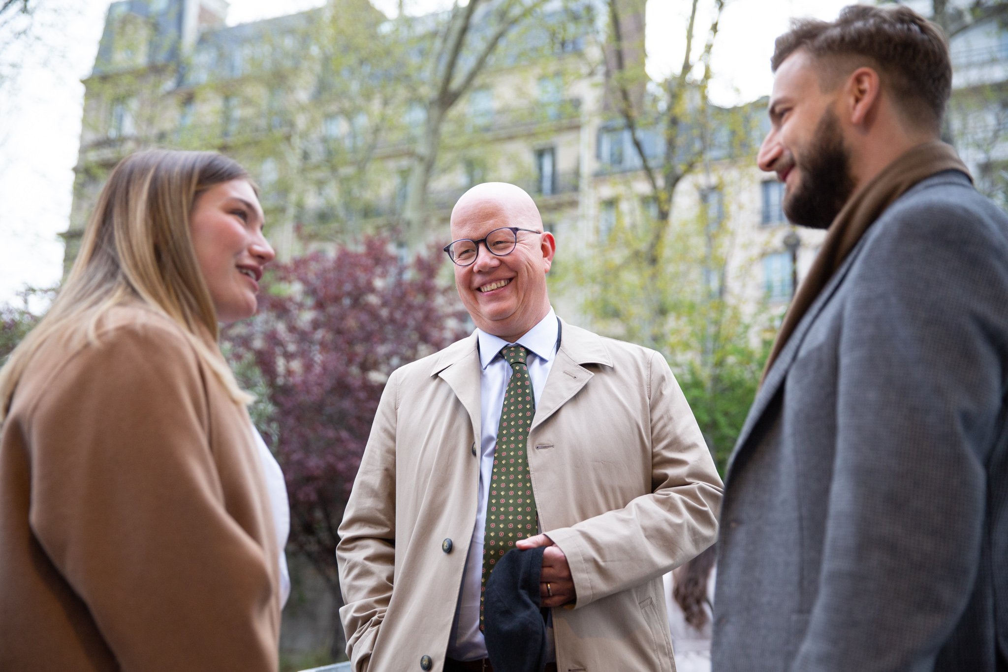  guests-network-by-river-seine 