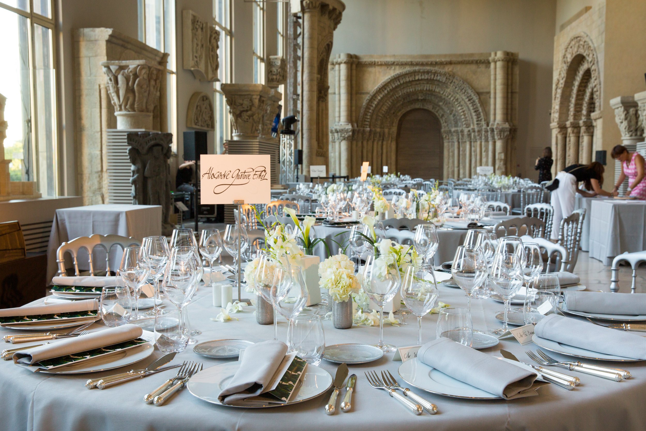  gala-dinner-seating-arrangement-at-top-museum 