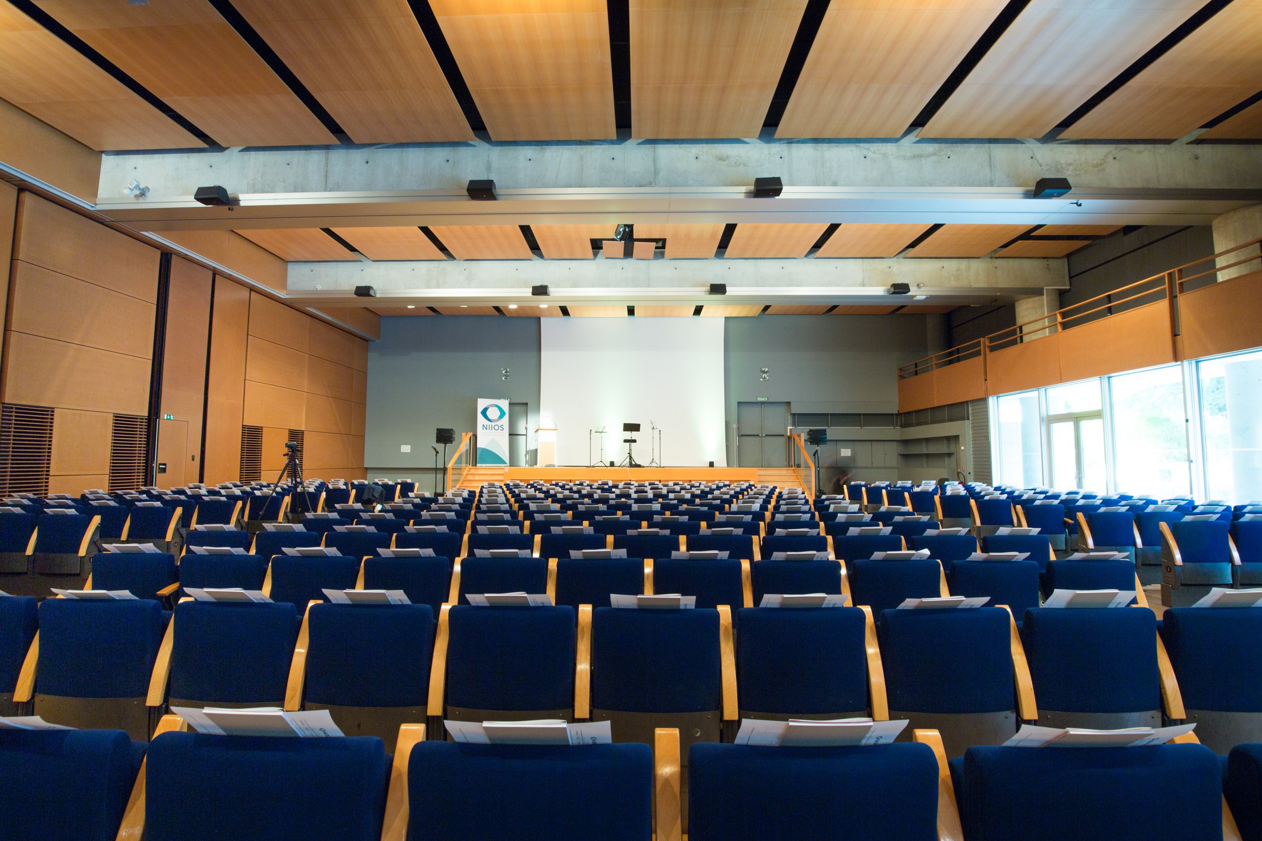  empty-large-capacity-conference-hall 