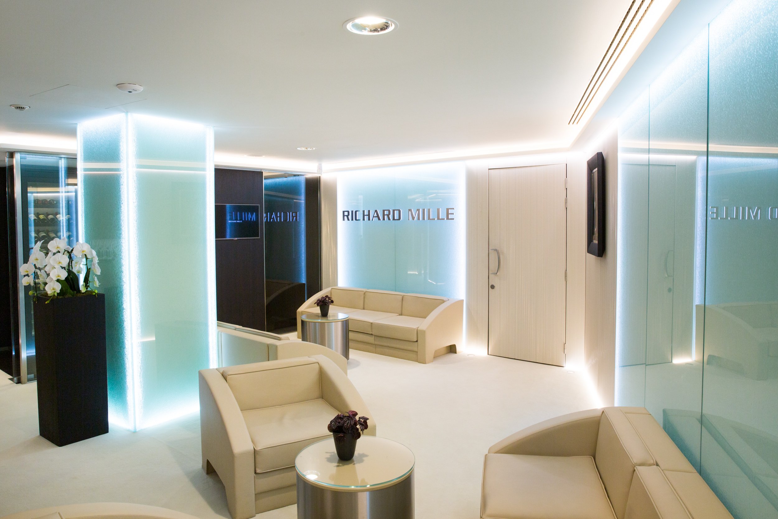  luxury-merchandise-showroom-and-boutique 