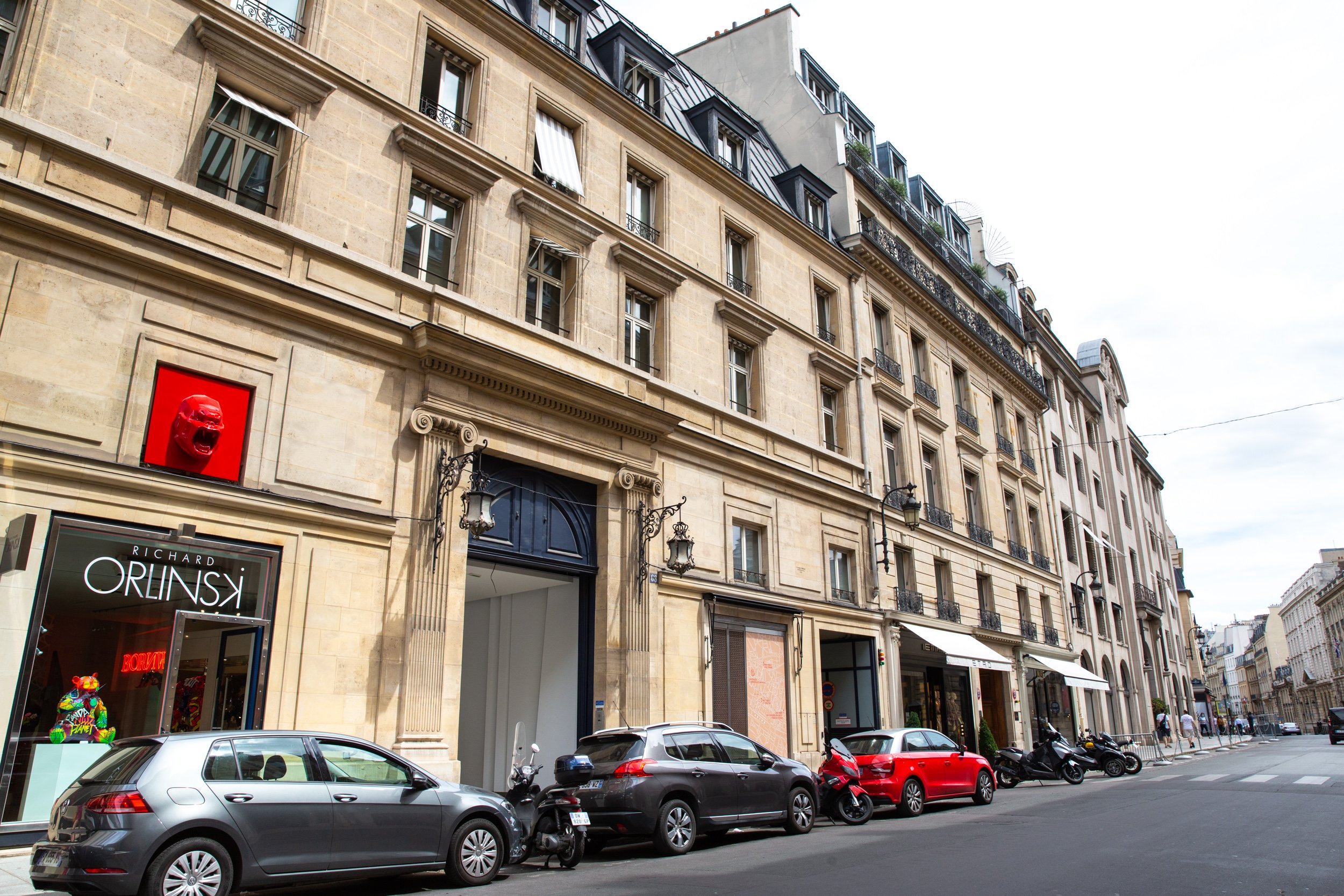  paris-street-luxury-office-space 