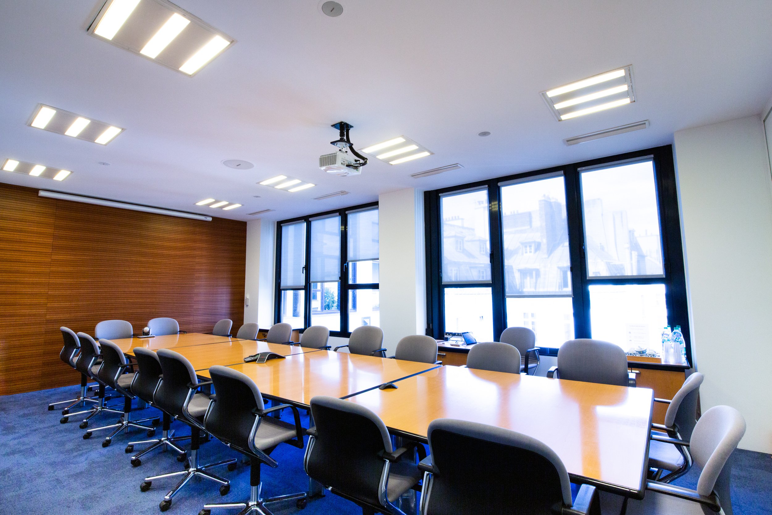  meeting-room-of-paris-offices 