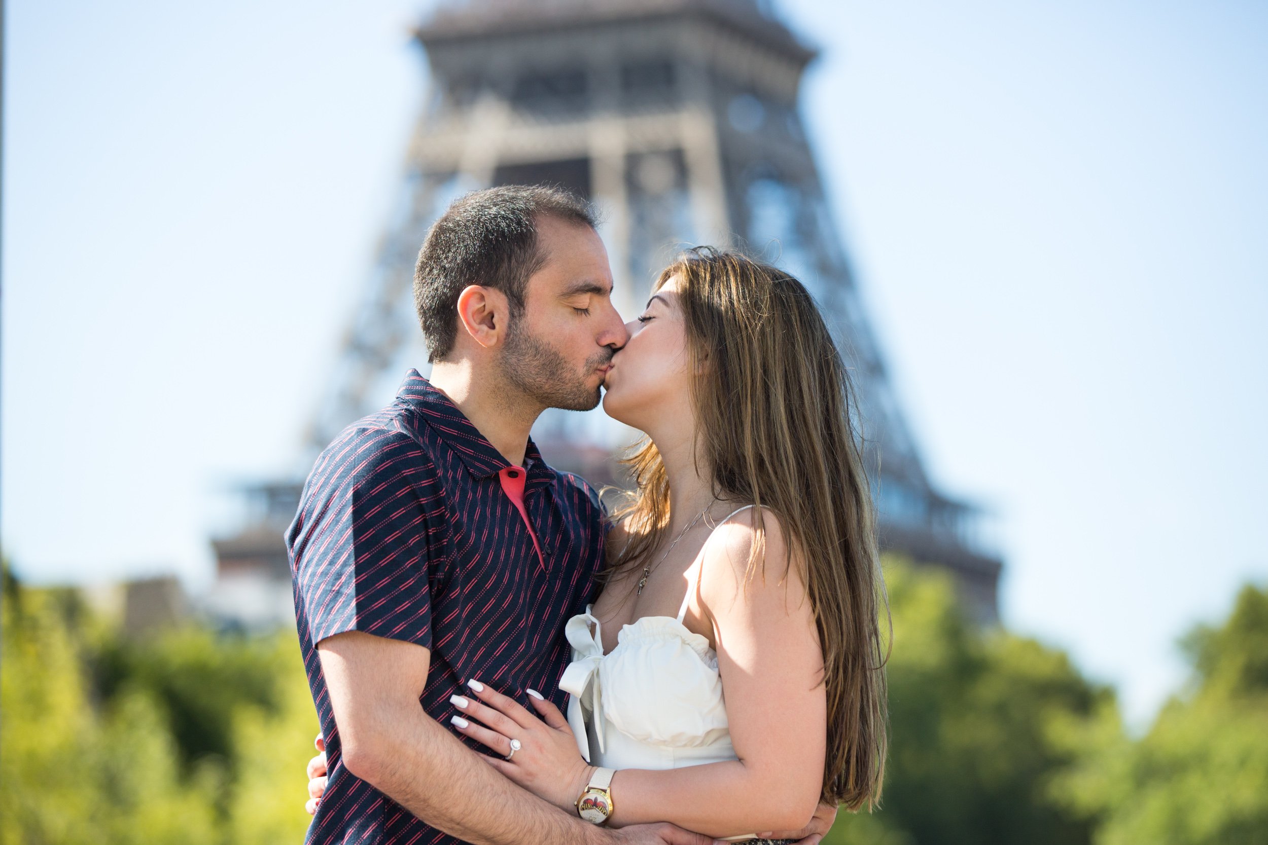  engagement-kiss-on-debilly-footbridge 