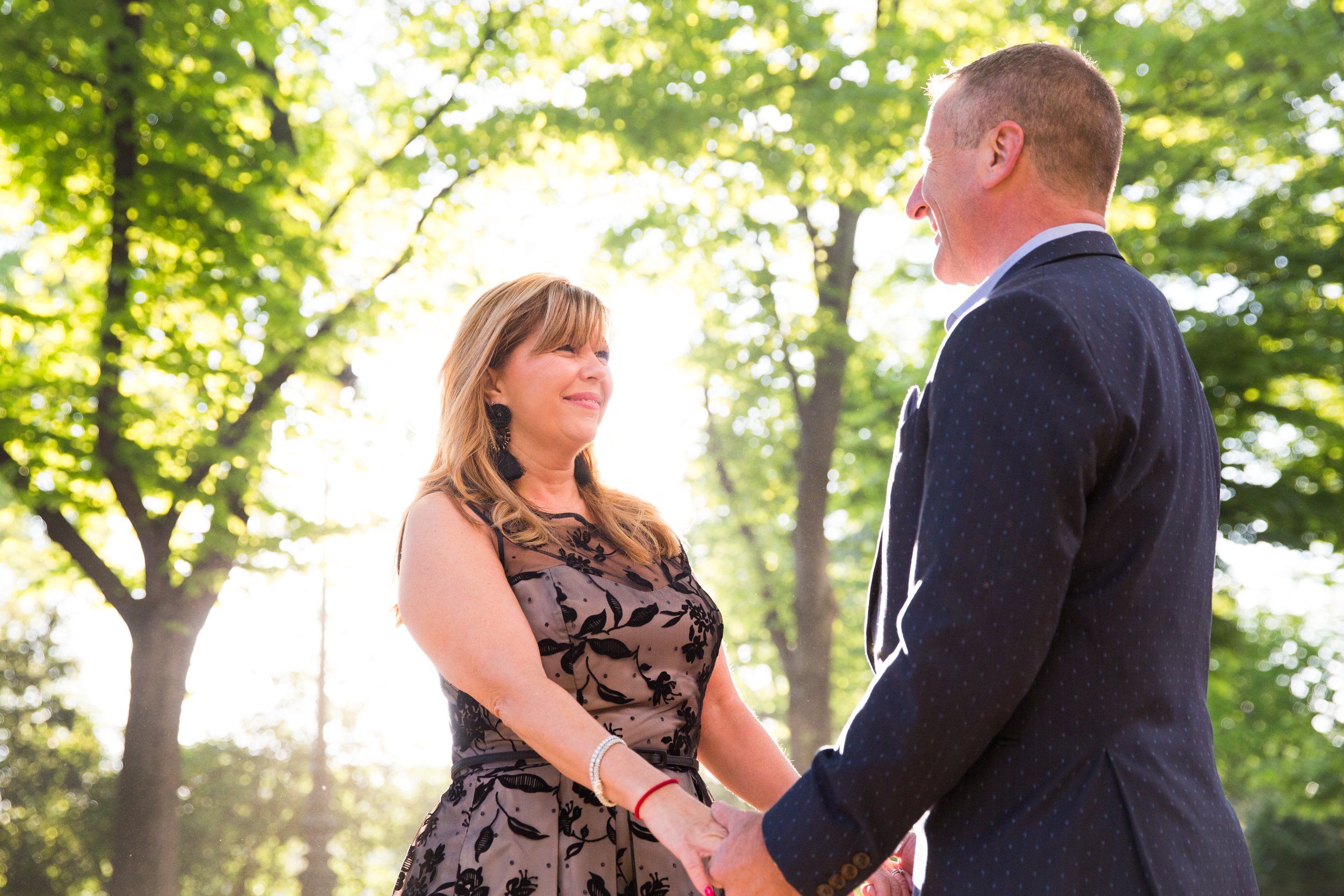  natural-light-falls-on-couple-at-champs-de-mars 