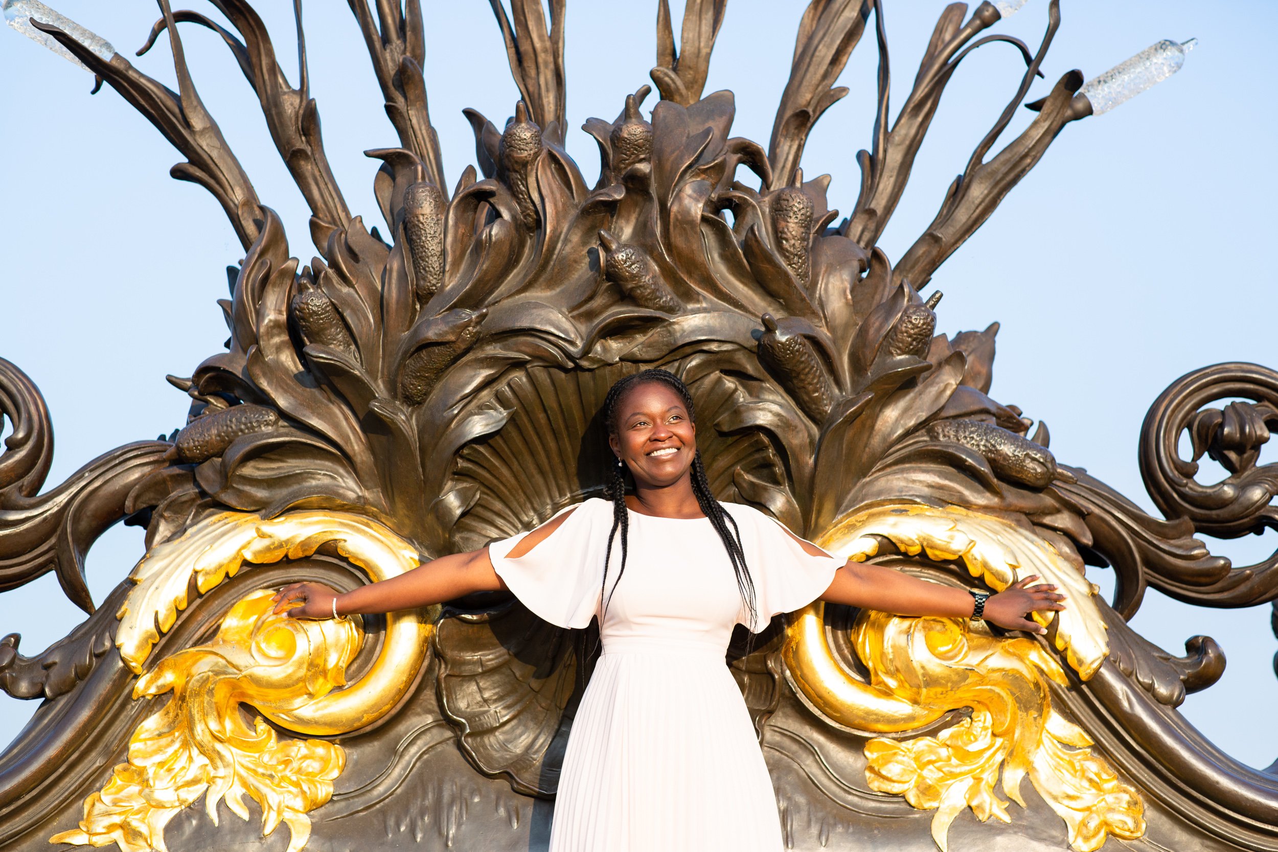  tourist-posing-on-alexandre-bridge-monument 