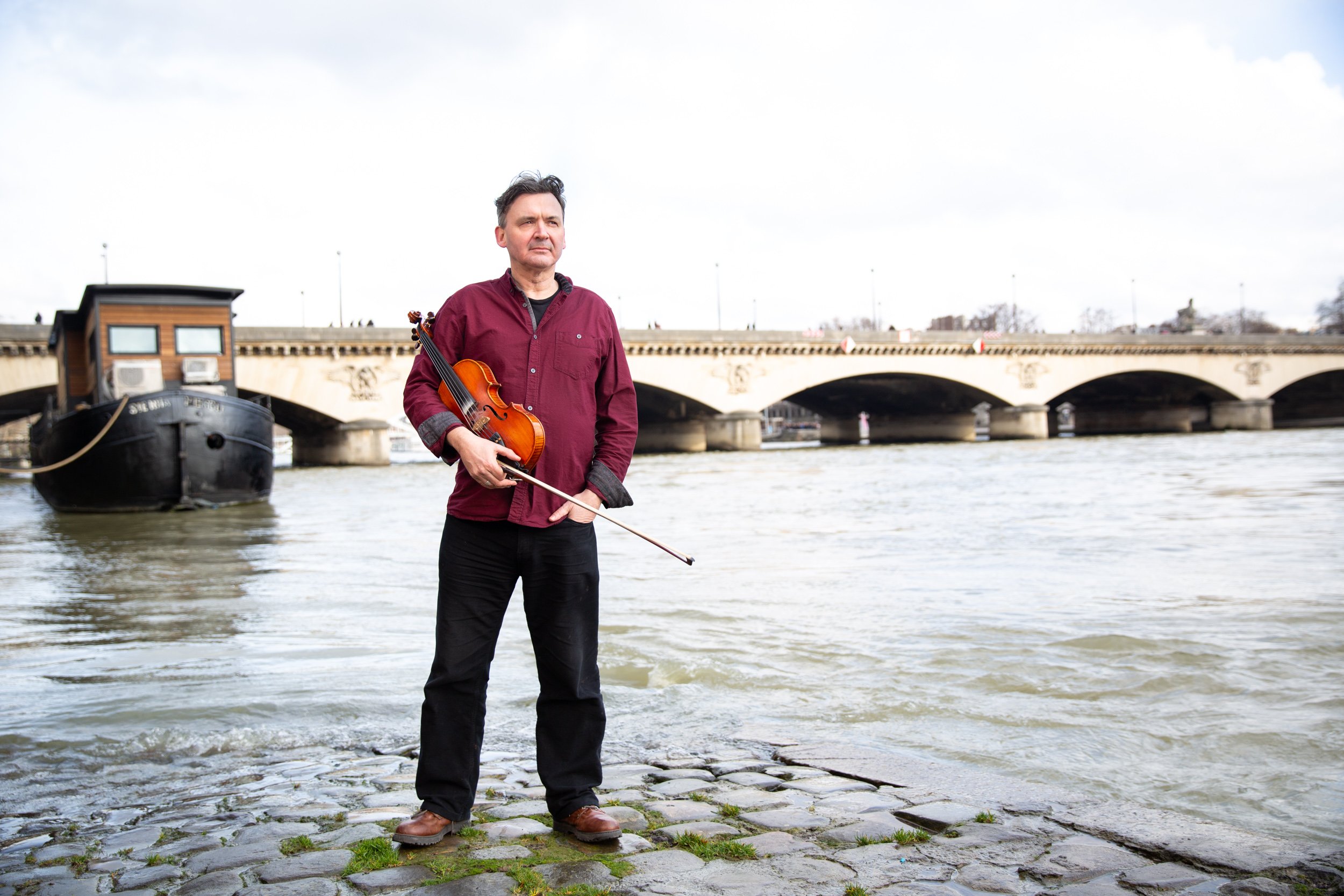  promotional-shoot-by-the -seine-for-european-musician 