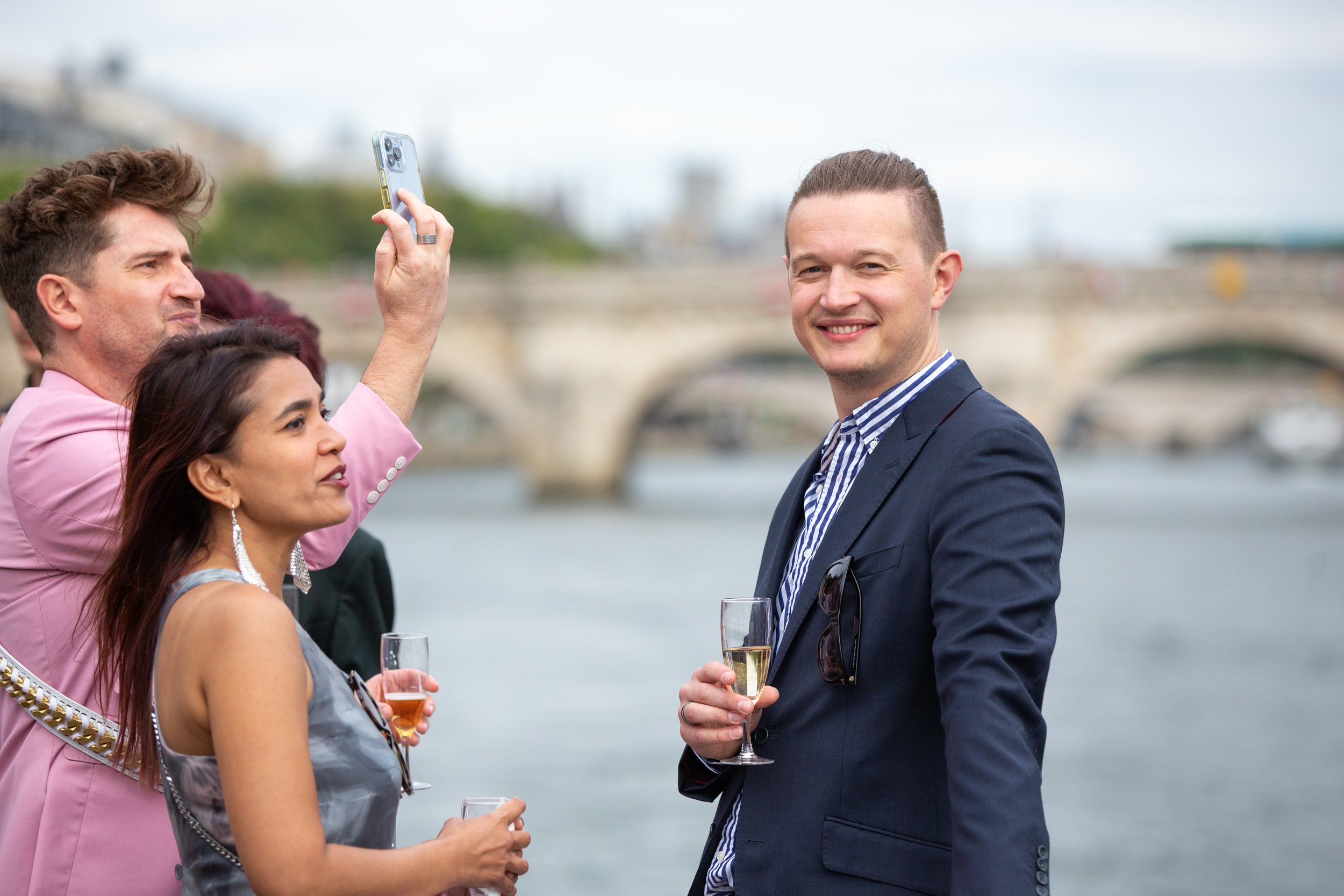  guests-enjoy-seine-wedding-reception 