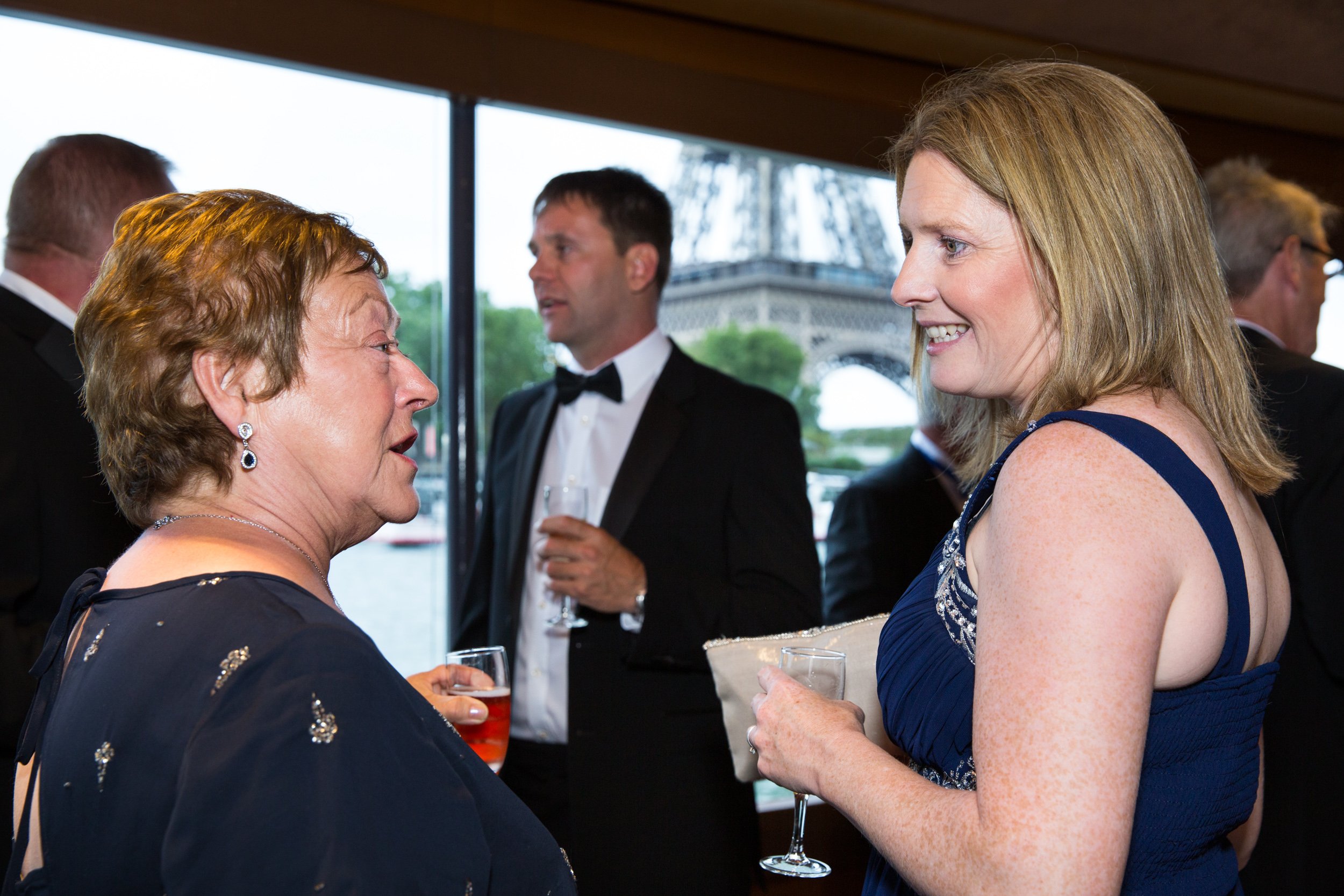  family-reunion-on-seine-cruise 