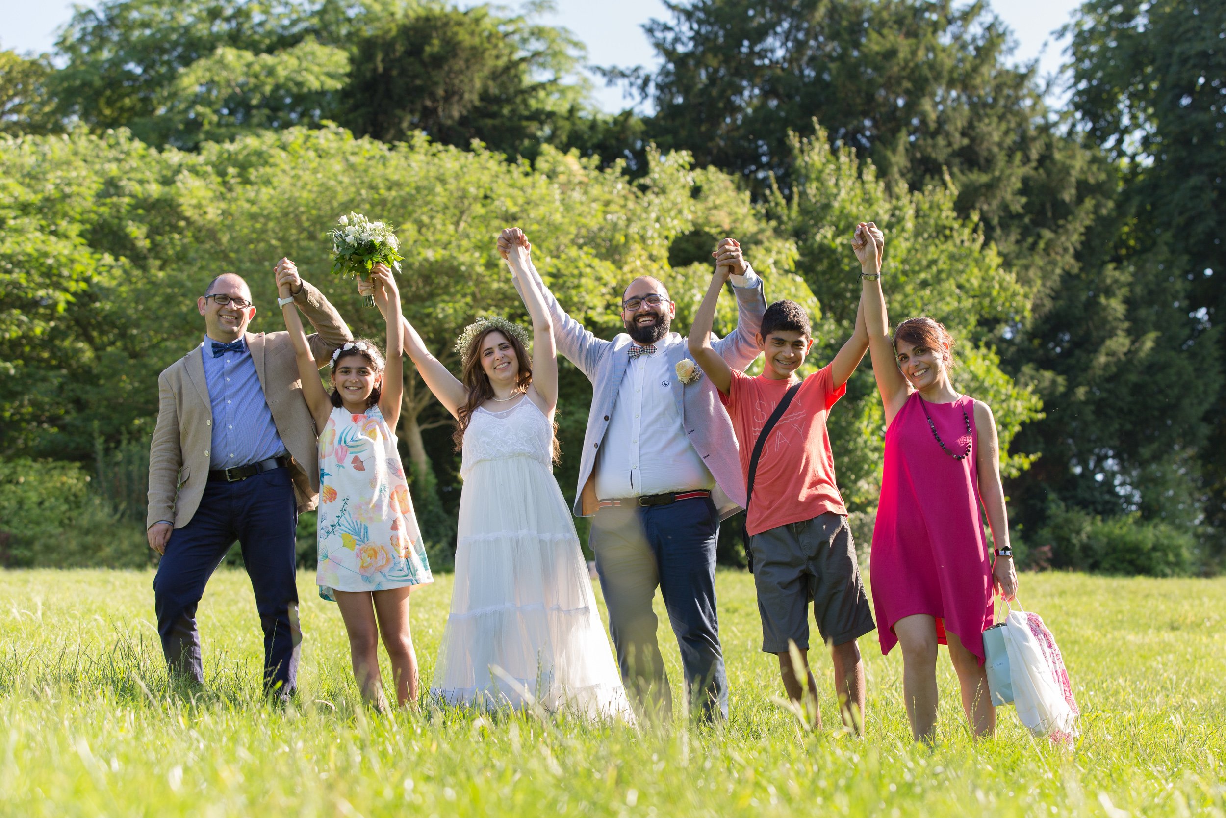  family-celebrate-together-at-buttes-chaumont 