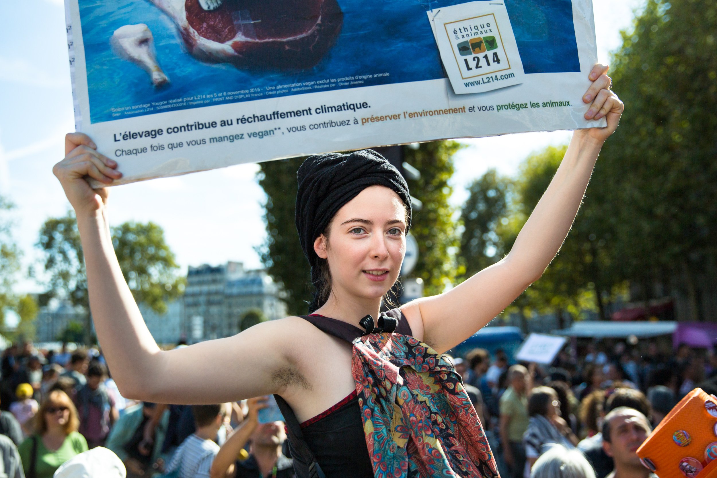  closeup-of-demonstrator-at-paris-manifestation 