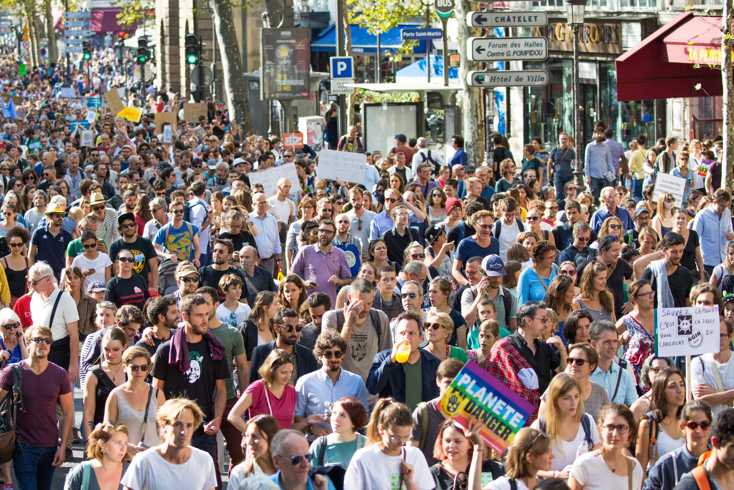  sea-of-protesters 