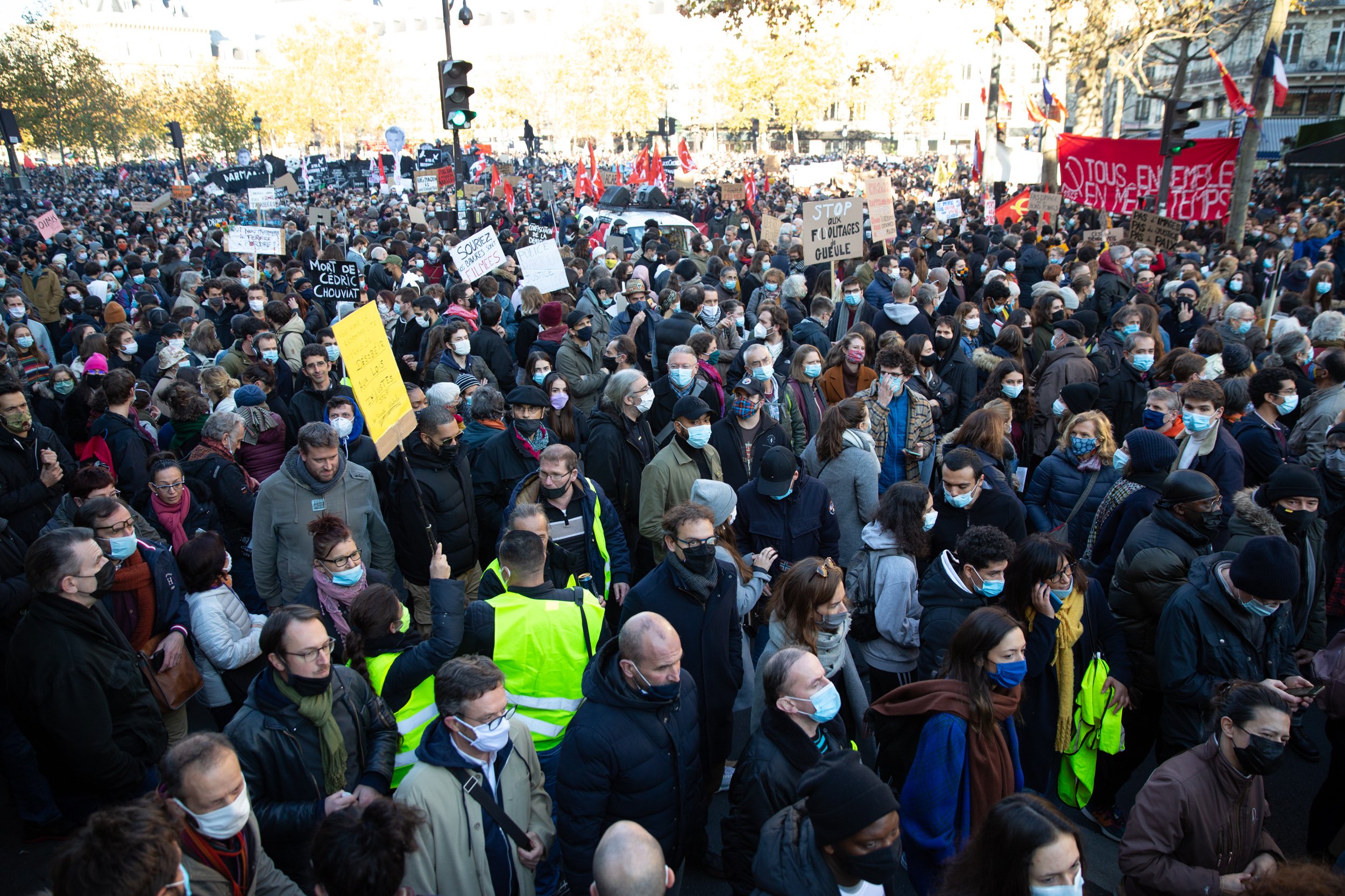  protest-in-downtown-paris 
