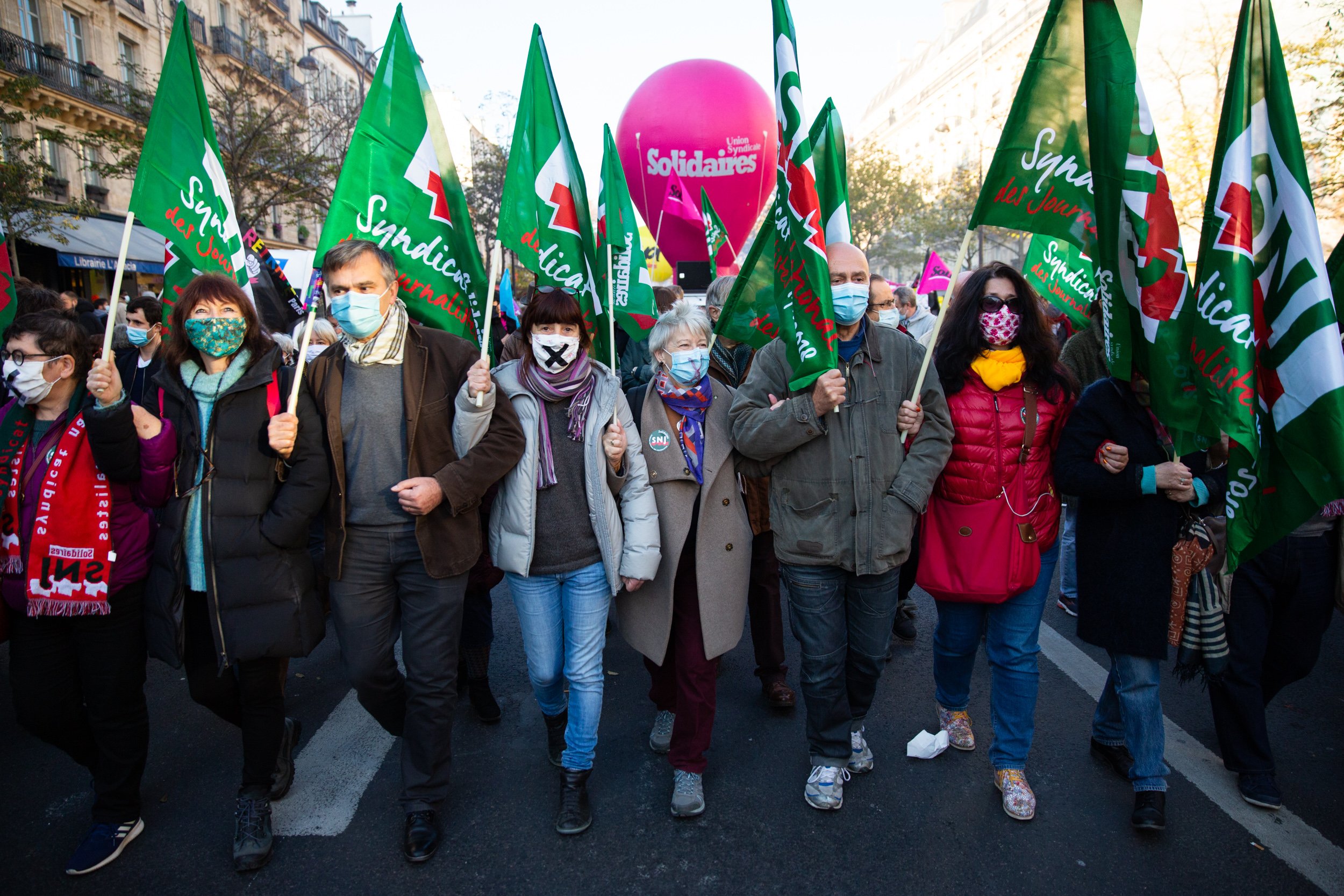  demonstration-march-in-downtown-paris 
