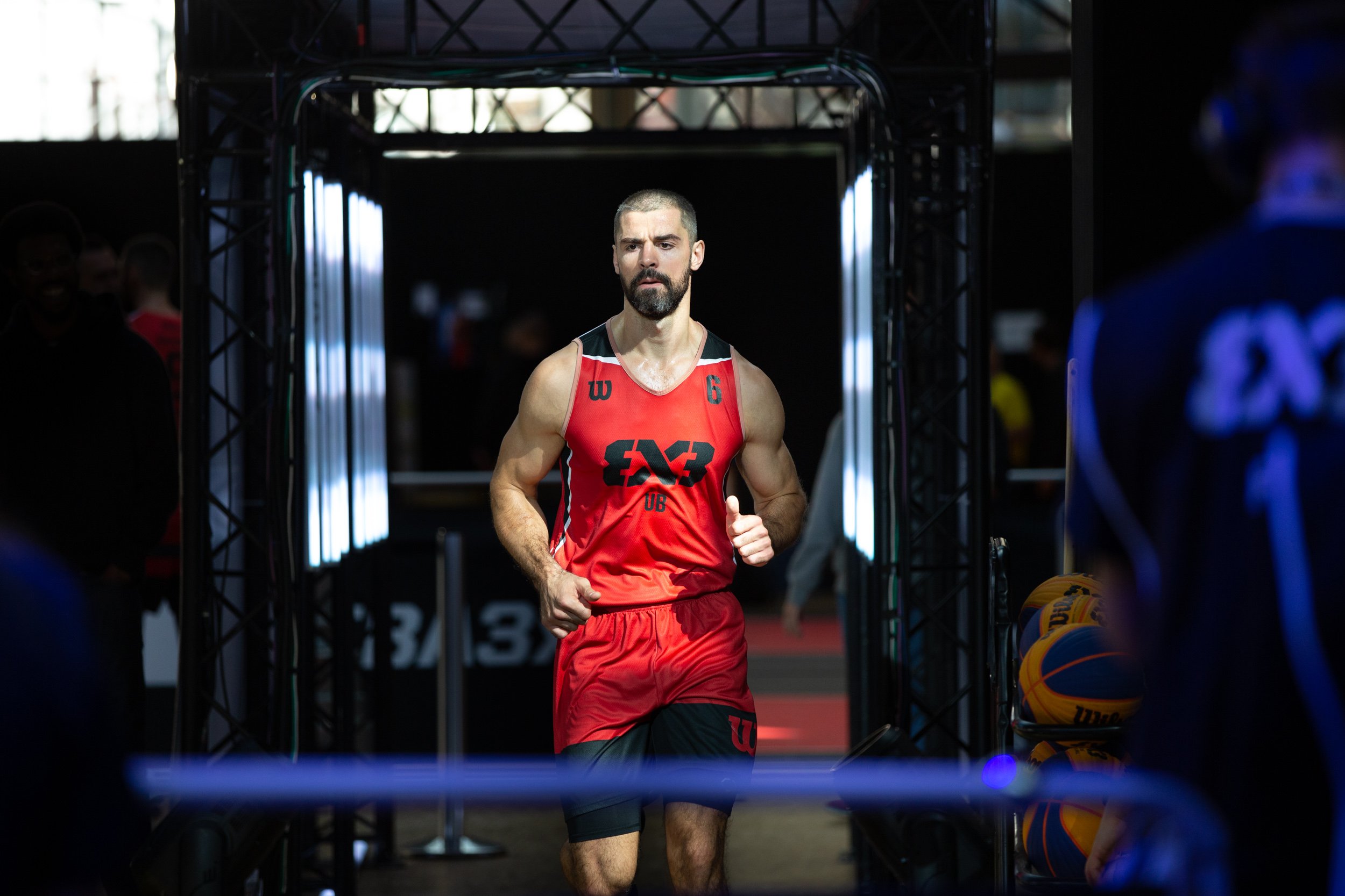  basketball-player-enters-stadium 