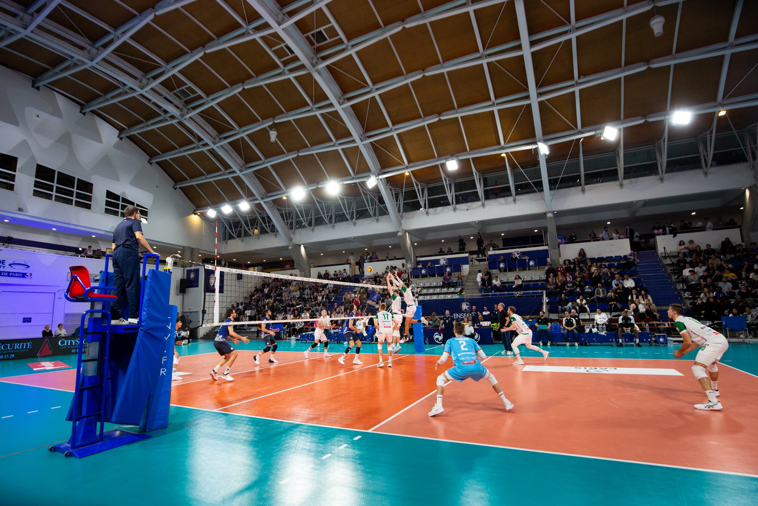  wide-angle-of-volleyball-arena 