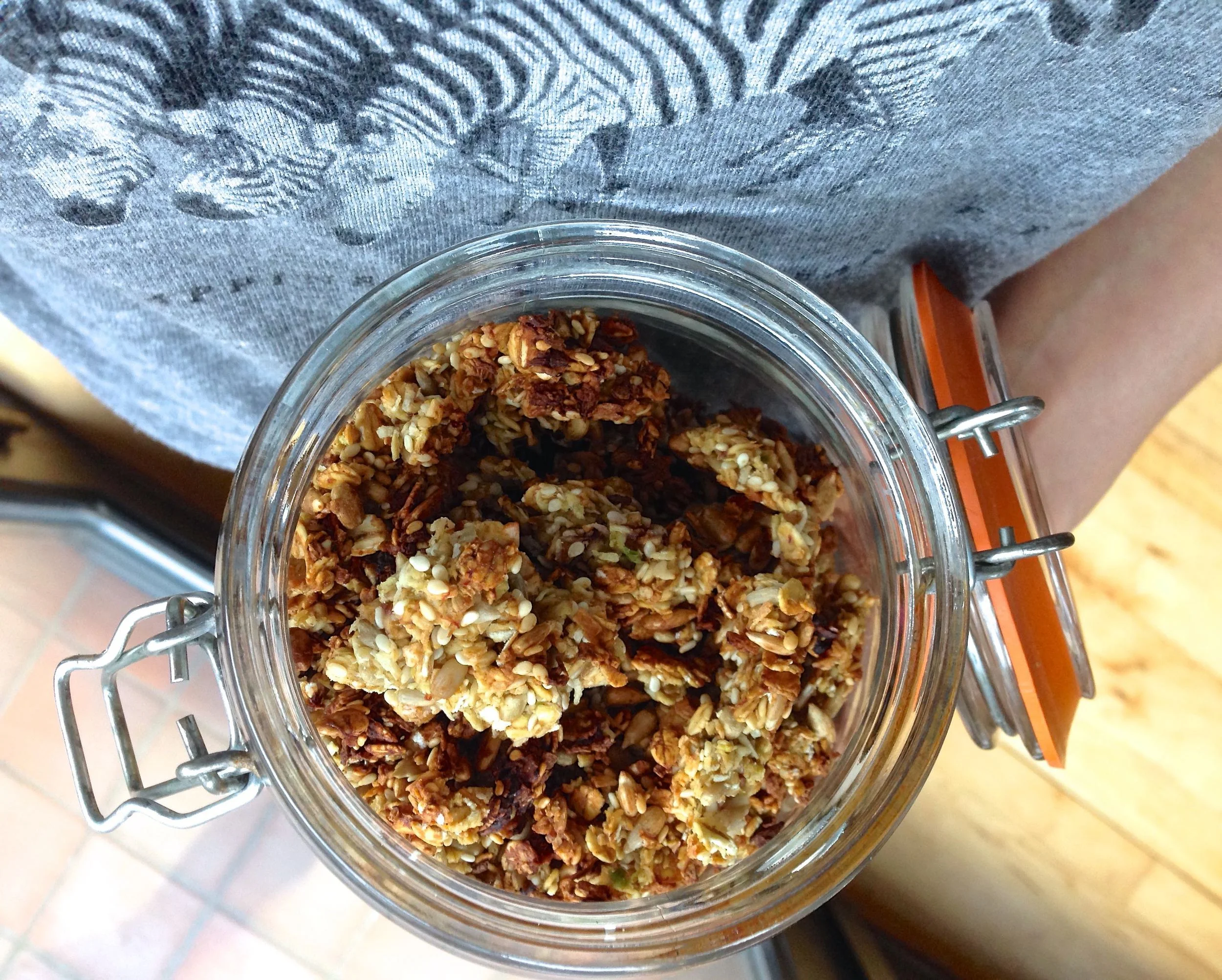 Chewy avocado granola (oil-free)