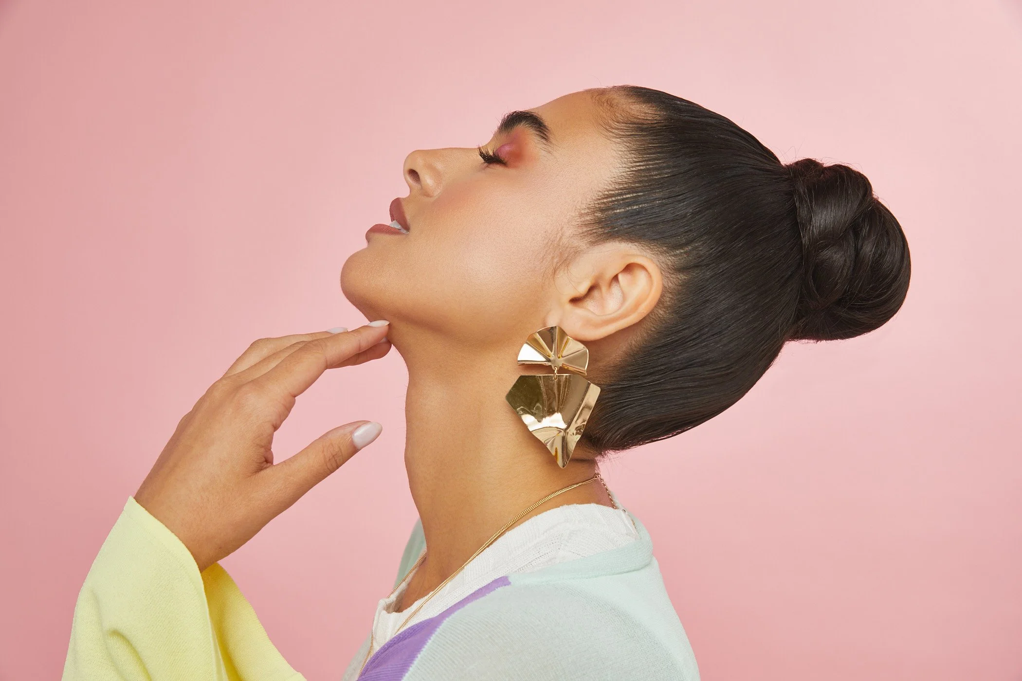 EVERGREEN_HAIR_BUN_BMAG_EXP071124_466.jpg
