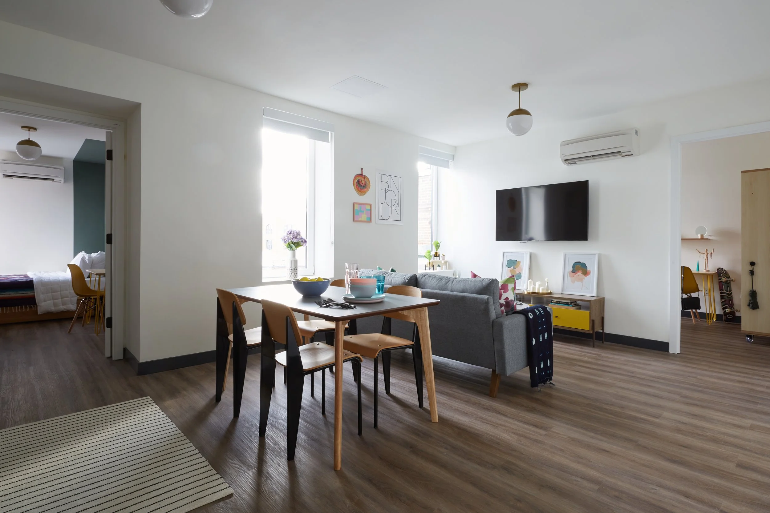 QUARTERS_WB_09_503_LIVING_081.jpg
