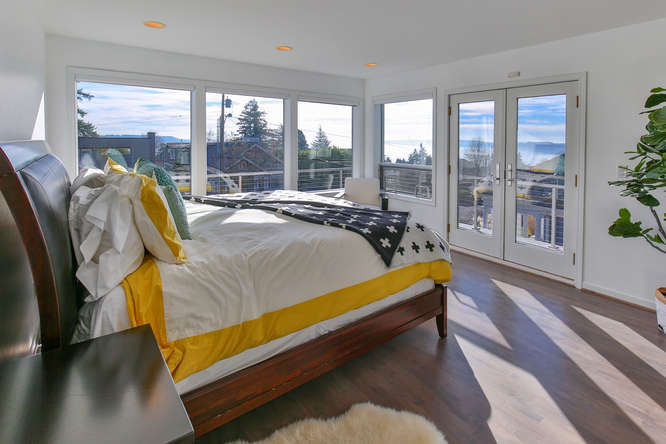 126 11th Ave Kirkland WA 98033-small-015-11-Master Bedroom-666x444-72dpi.jpg