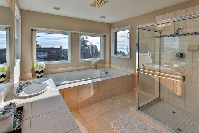 126 11th Ave Kirkland WA 98033-small-016-12-Master Bath-666x444-72dpi.jpg